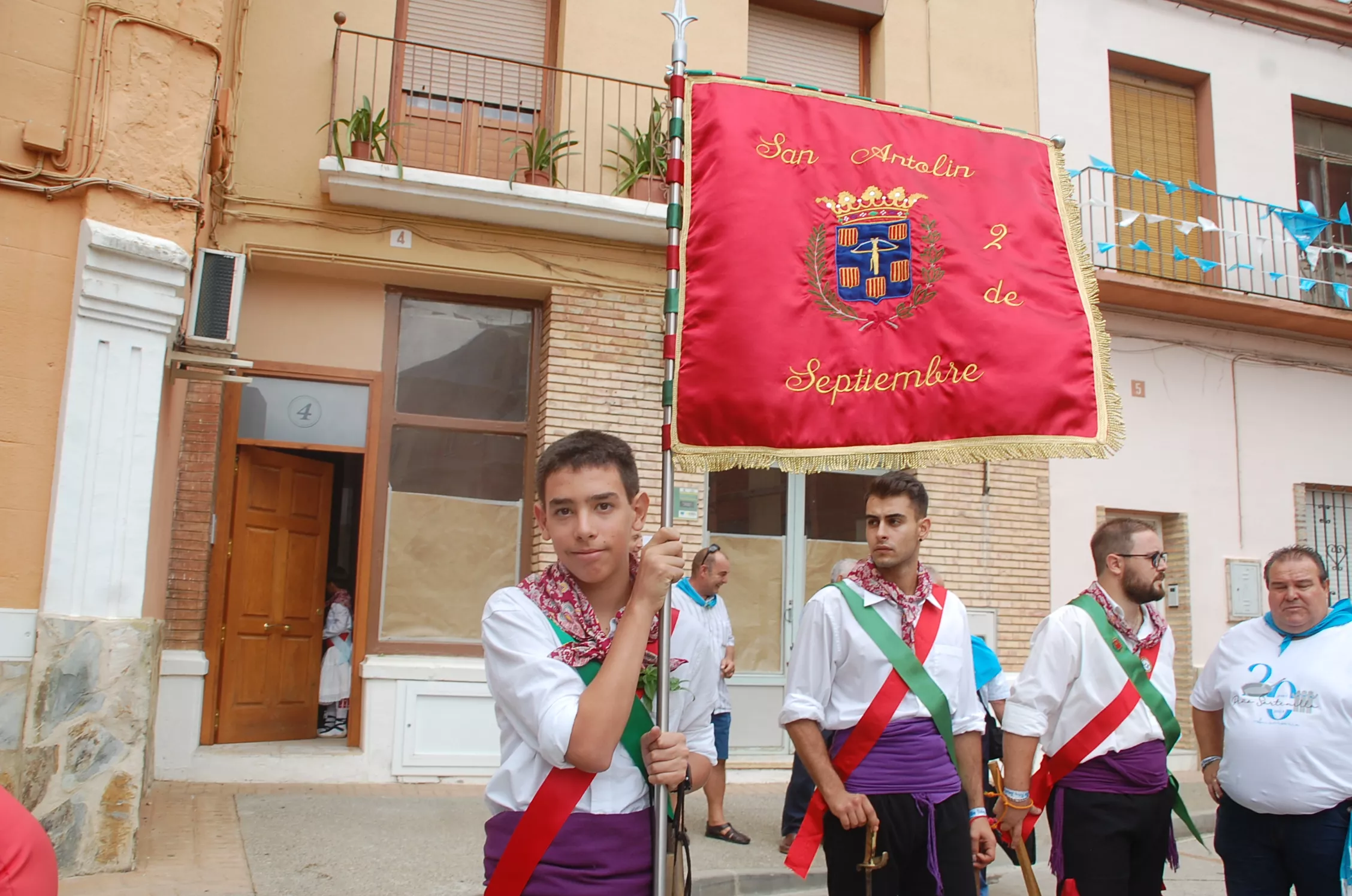 Fiestas de Sariñena con el dance como acto protagonista.