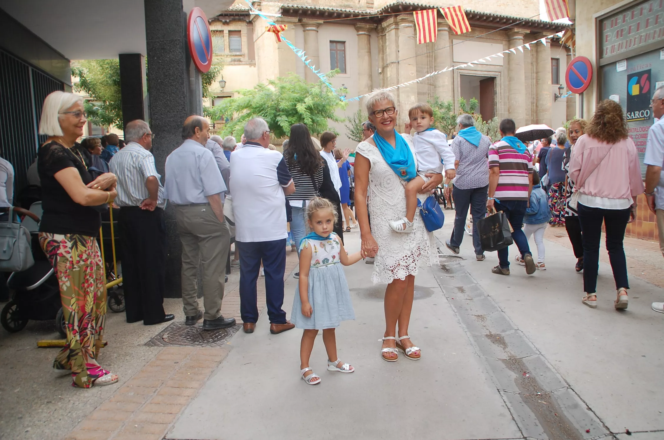 Fiestas de Sariñena con el dance como acto protagonista.