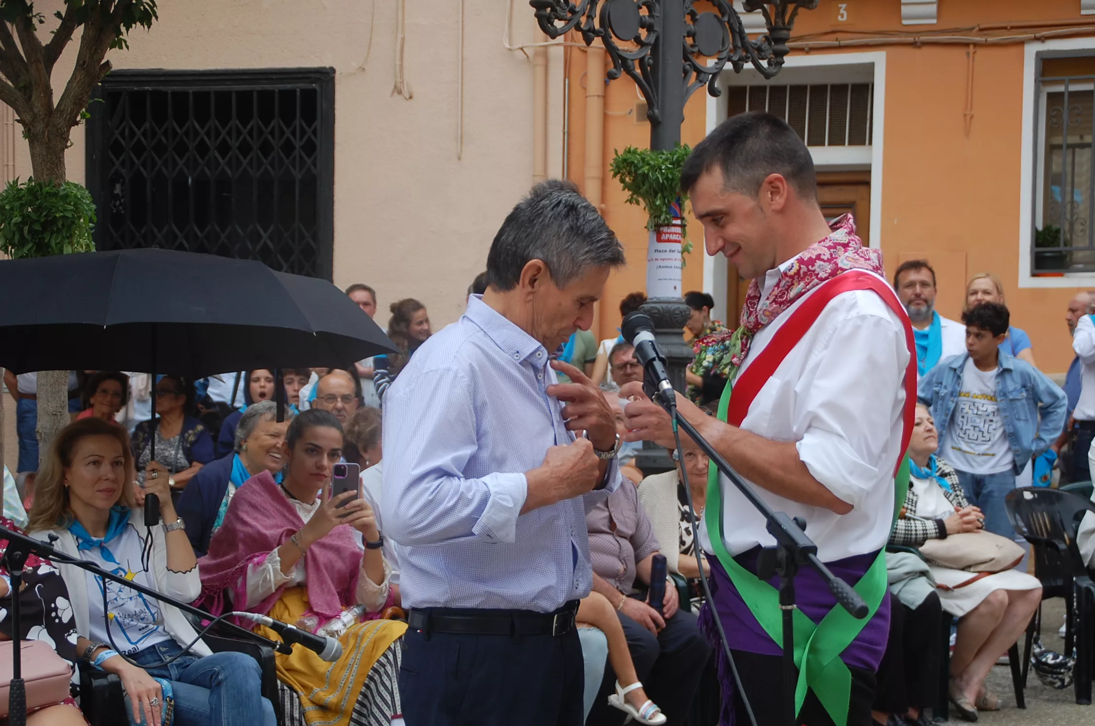 Reconocimiento a José Anoro por su colaboración con el dance.
