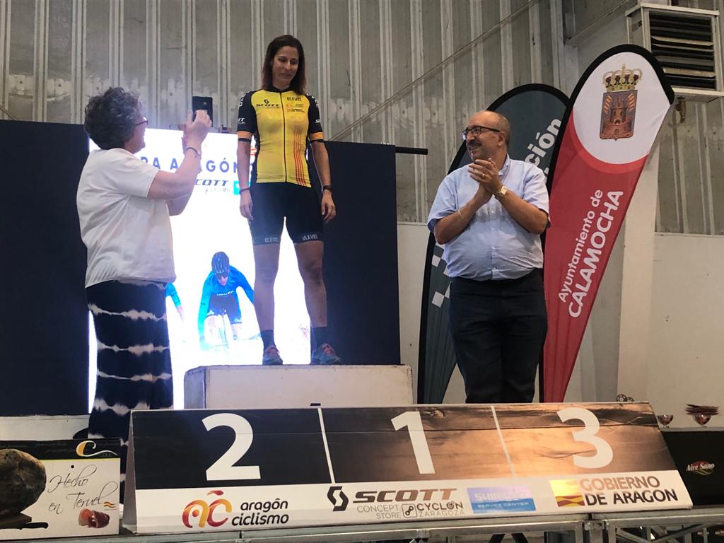 Eva Elbaile en lo más alto del podio