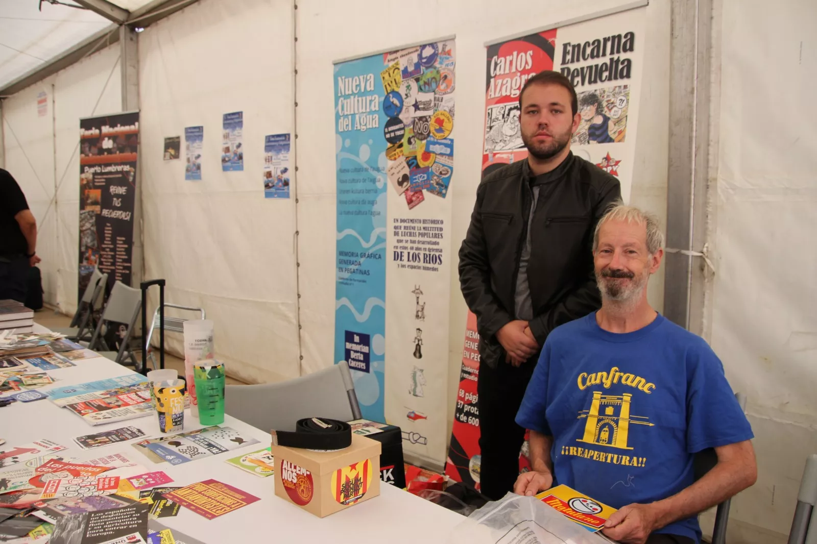 Pau Giménez, coleccionista de pegatinas. Foto Carlos Neofato