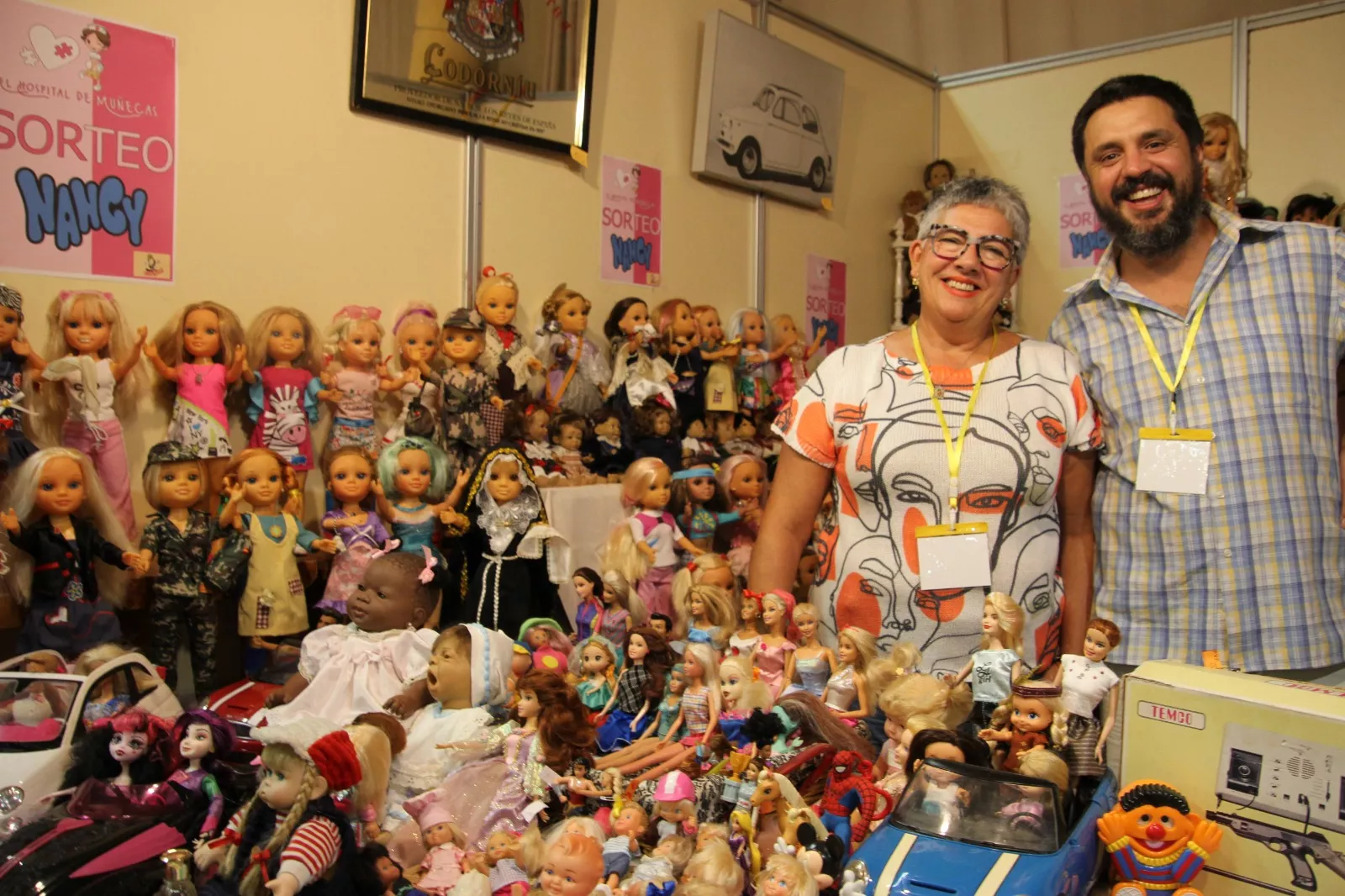 El hospital de muñecas. Galería de fotos de la feria del coleccionismo de Monzón Replega. Foto Carlos Neofato