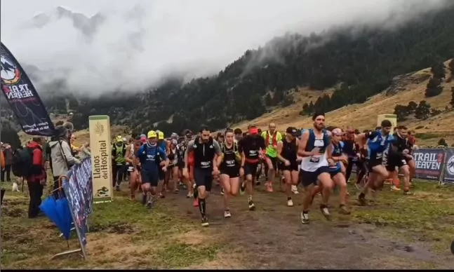 Salida en Llanos del Hospital bajo la lluvia.