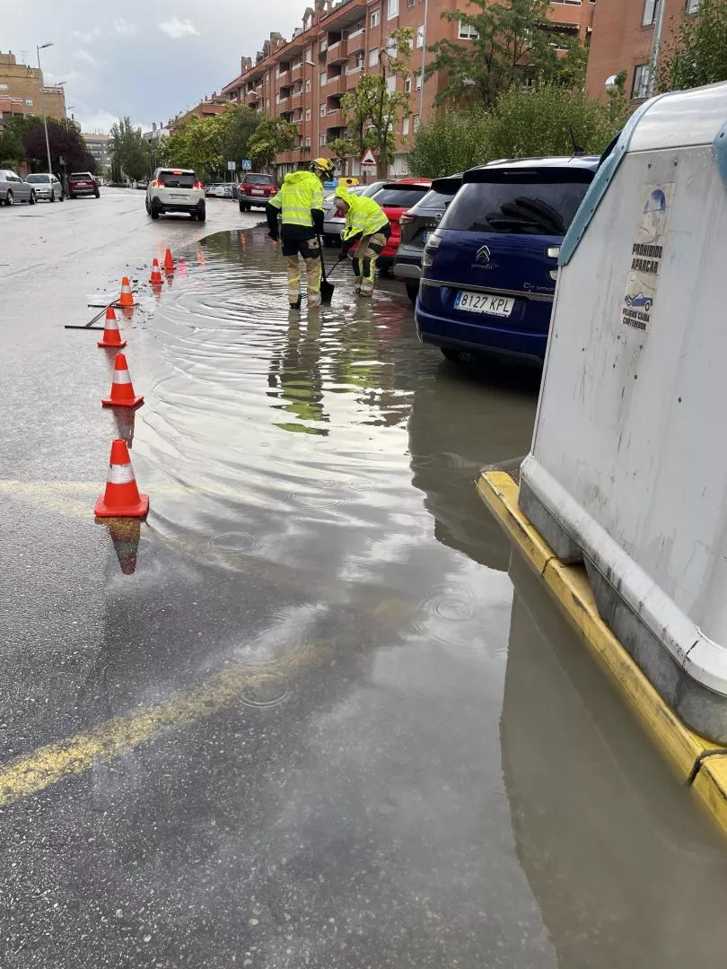 Efectos de la tormenta en la calles de Huesca.