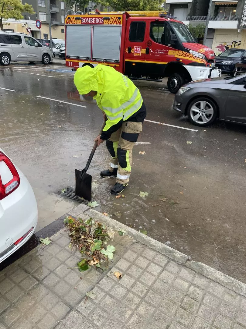 Efectos de la tormenta en la calles de Huesca.