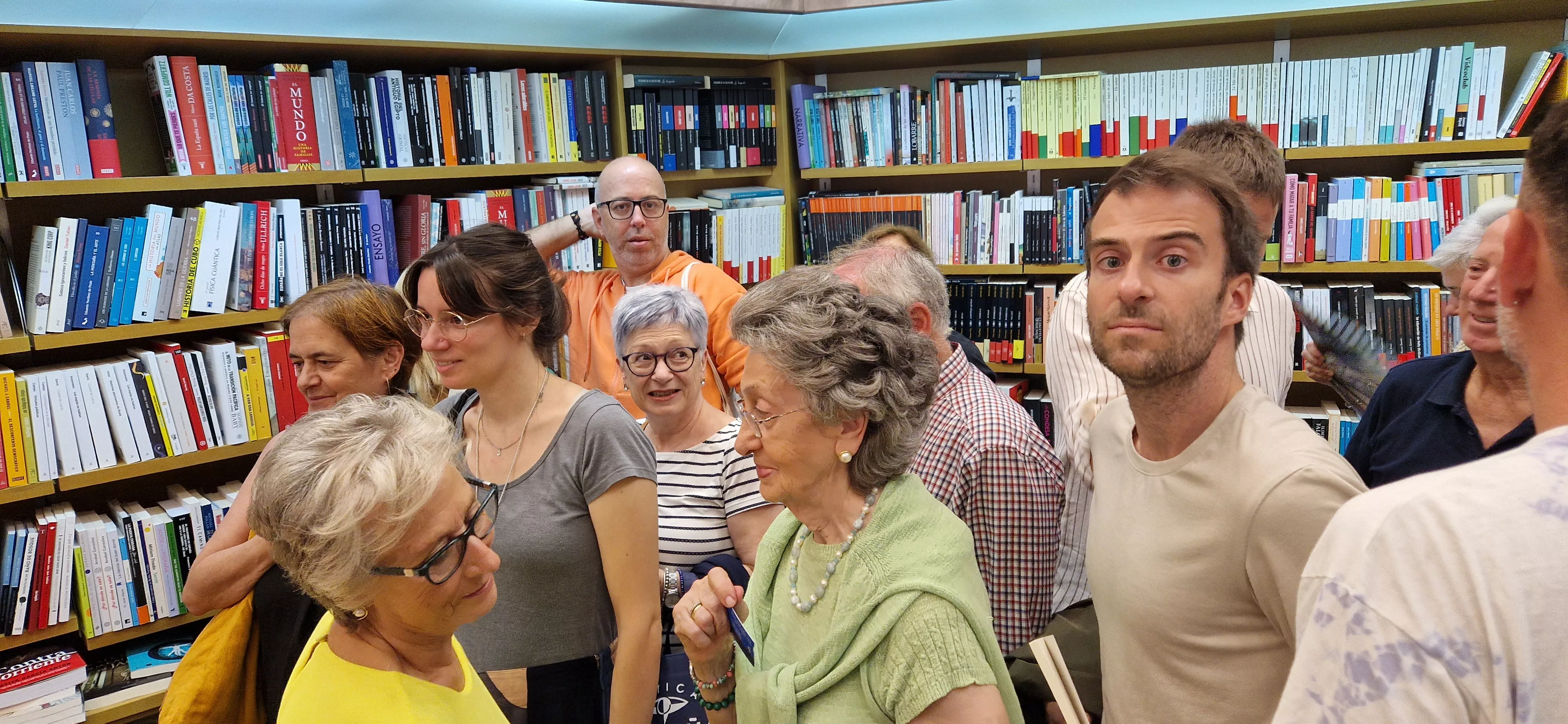 María José Hasta presenta en la librería Anónima "Se te oscurece el pelo". Foto Myriam Martínez