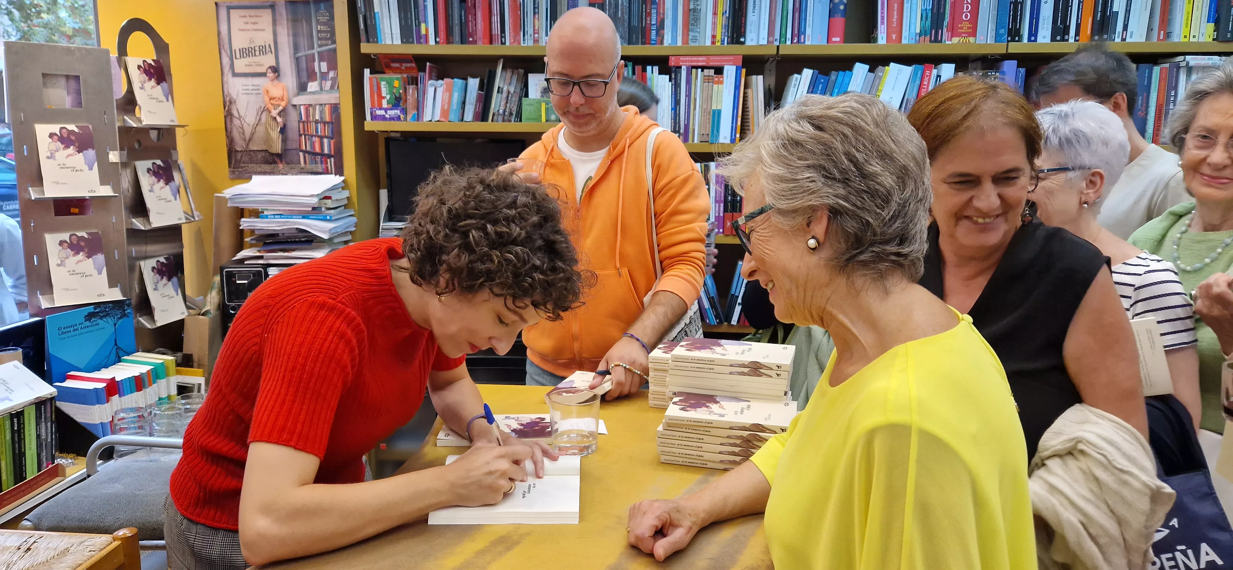 María José Hasta presenta en la librería Anónima "Se te oscurece el pelo". Foto Myriam Martínez