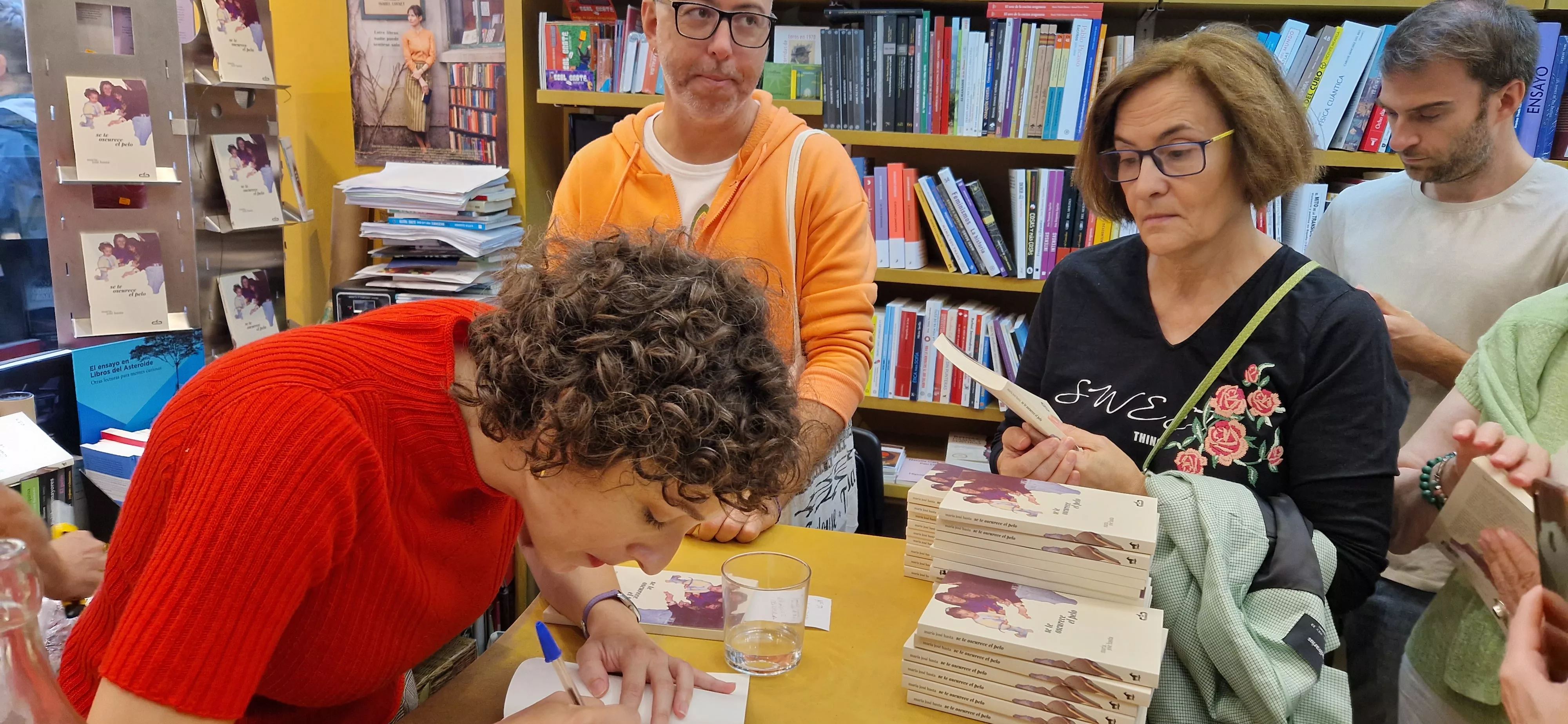 María José Hasta presenta en la librería Anónima "Se te oscurece el pelo". Foto Myriam Martínez