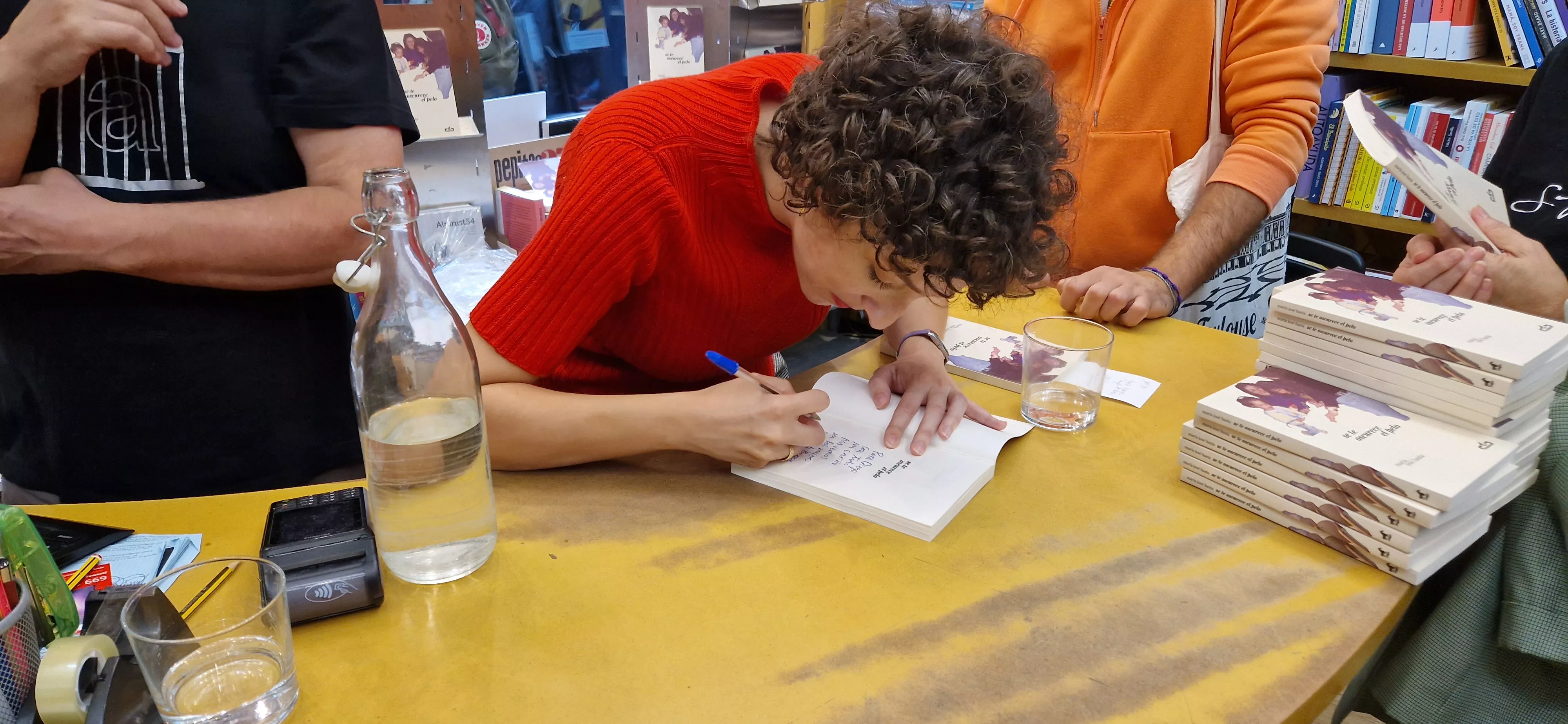 María José Hasta presenta en la librería Anónima "Se te oscurece el pelo". Foto Myriam Martínez