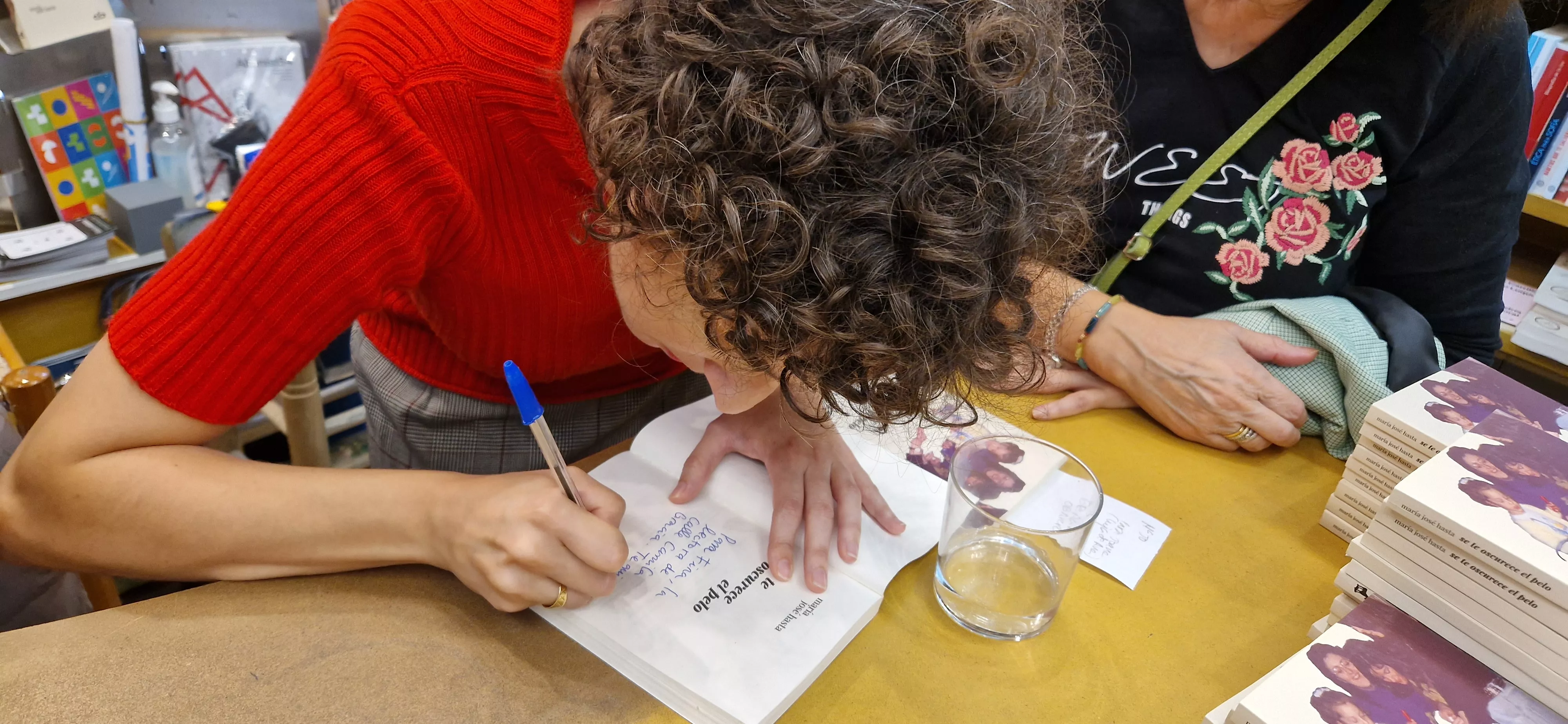 María José Hasta presenta en la librería Anónima "Se te oscurece el pelo". Foto Myriam Martínez