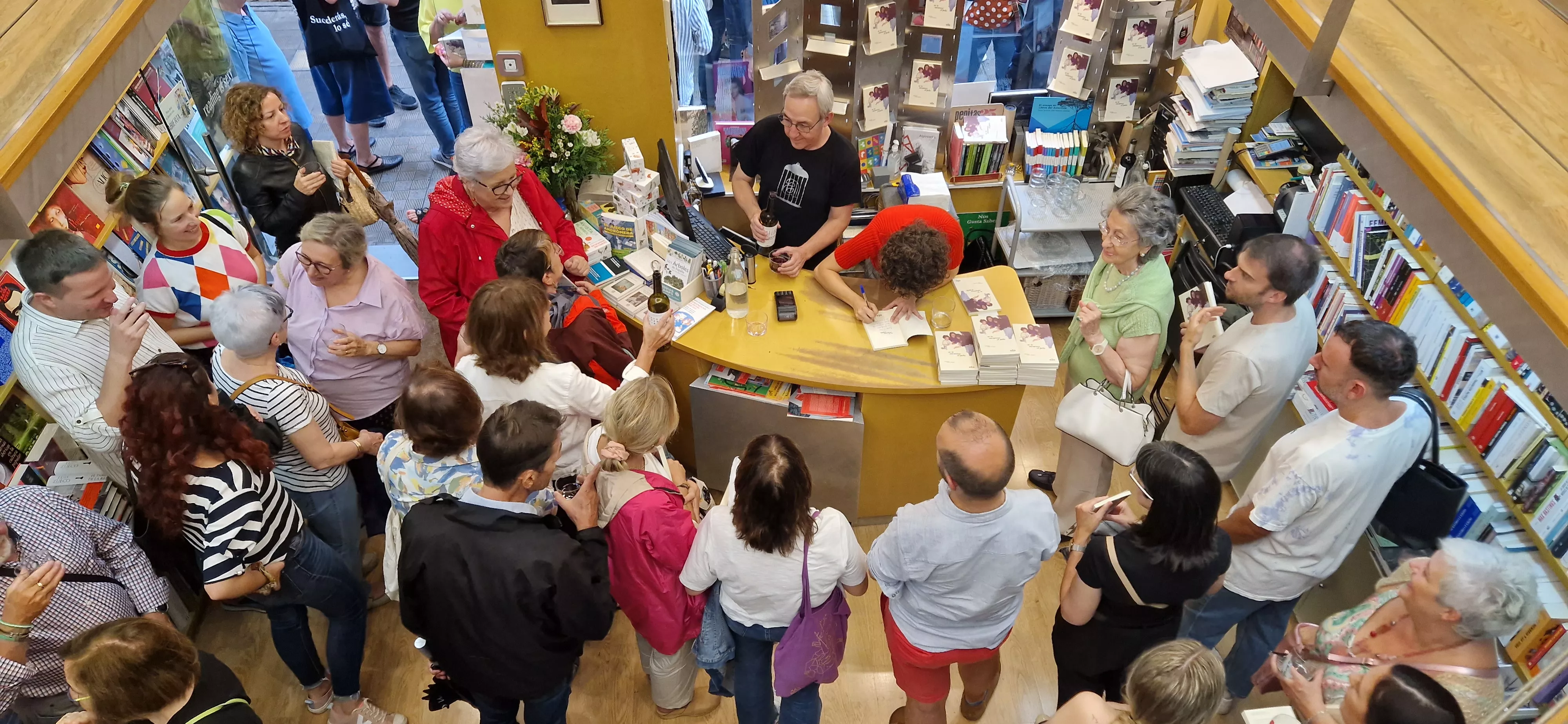 María José Hasta presenta en la librería Anónima "Se te oscurece el pelo". Foto Myriam Martínez
