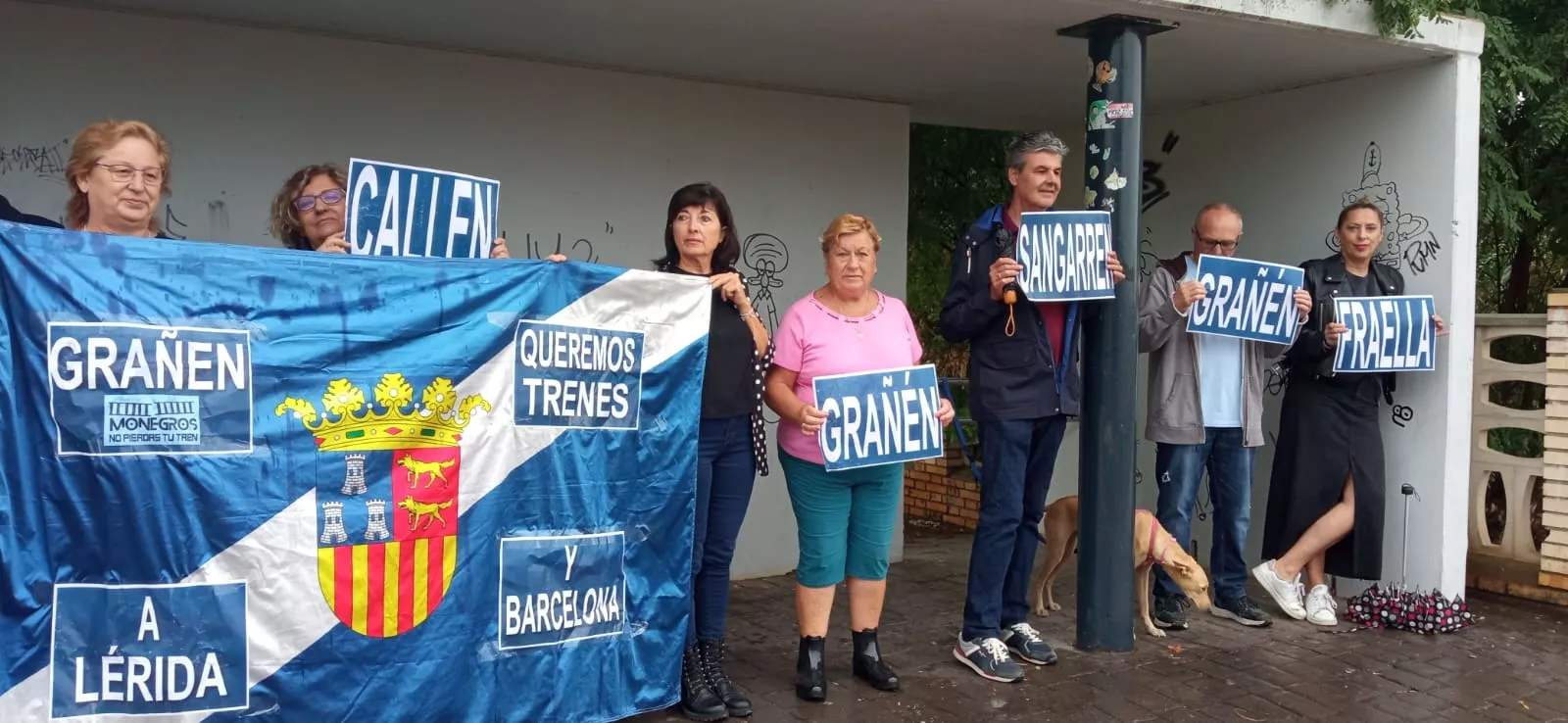 Manifestación esta mañana de domingo de Monegros no Pierdas tu Tren. Foto Estefanía López Ballbe