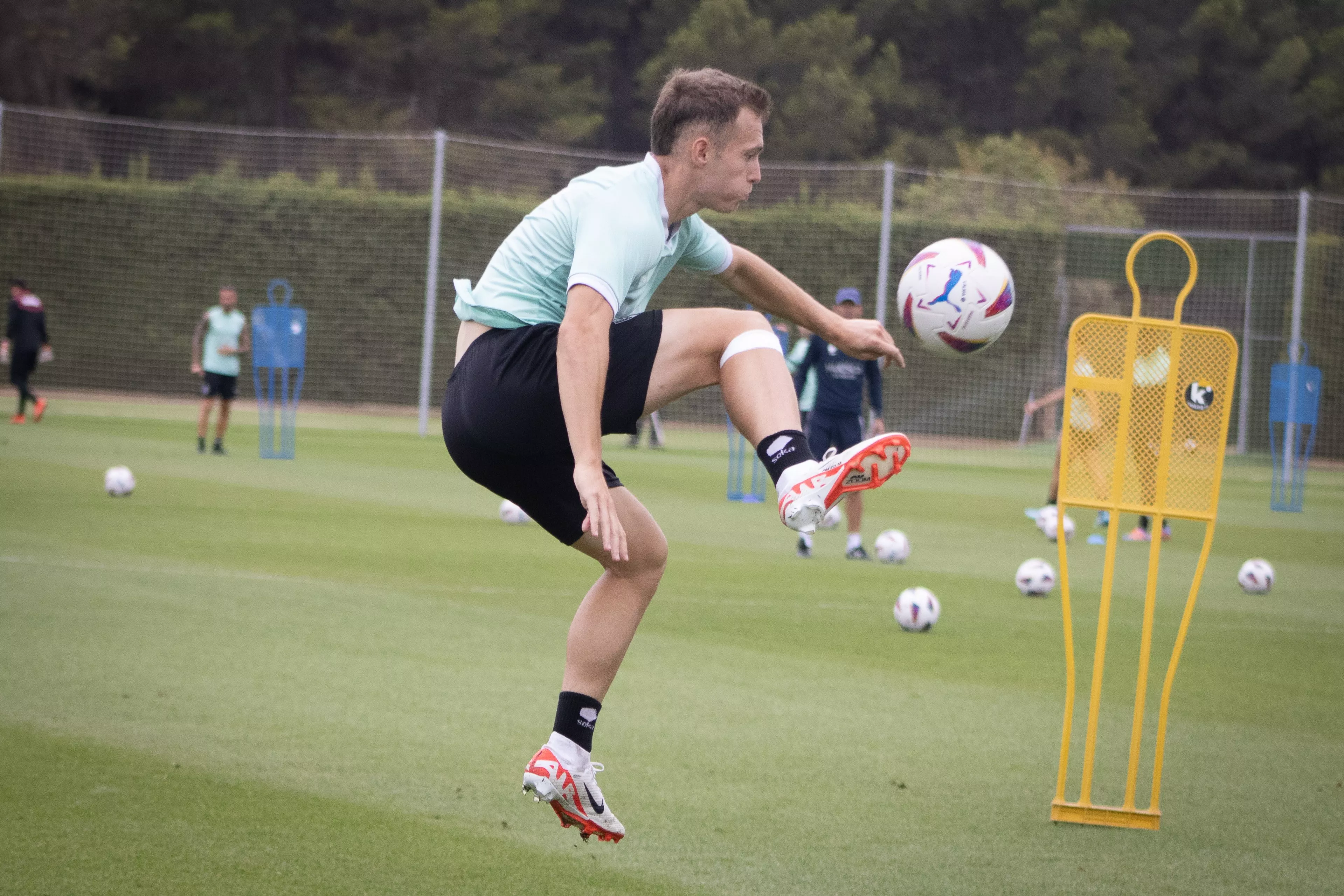 Rafa Tresaco, en un entrenamiento, novedad en la lista de Ziganda para esta noche.