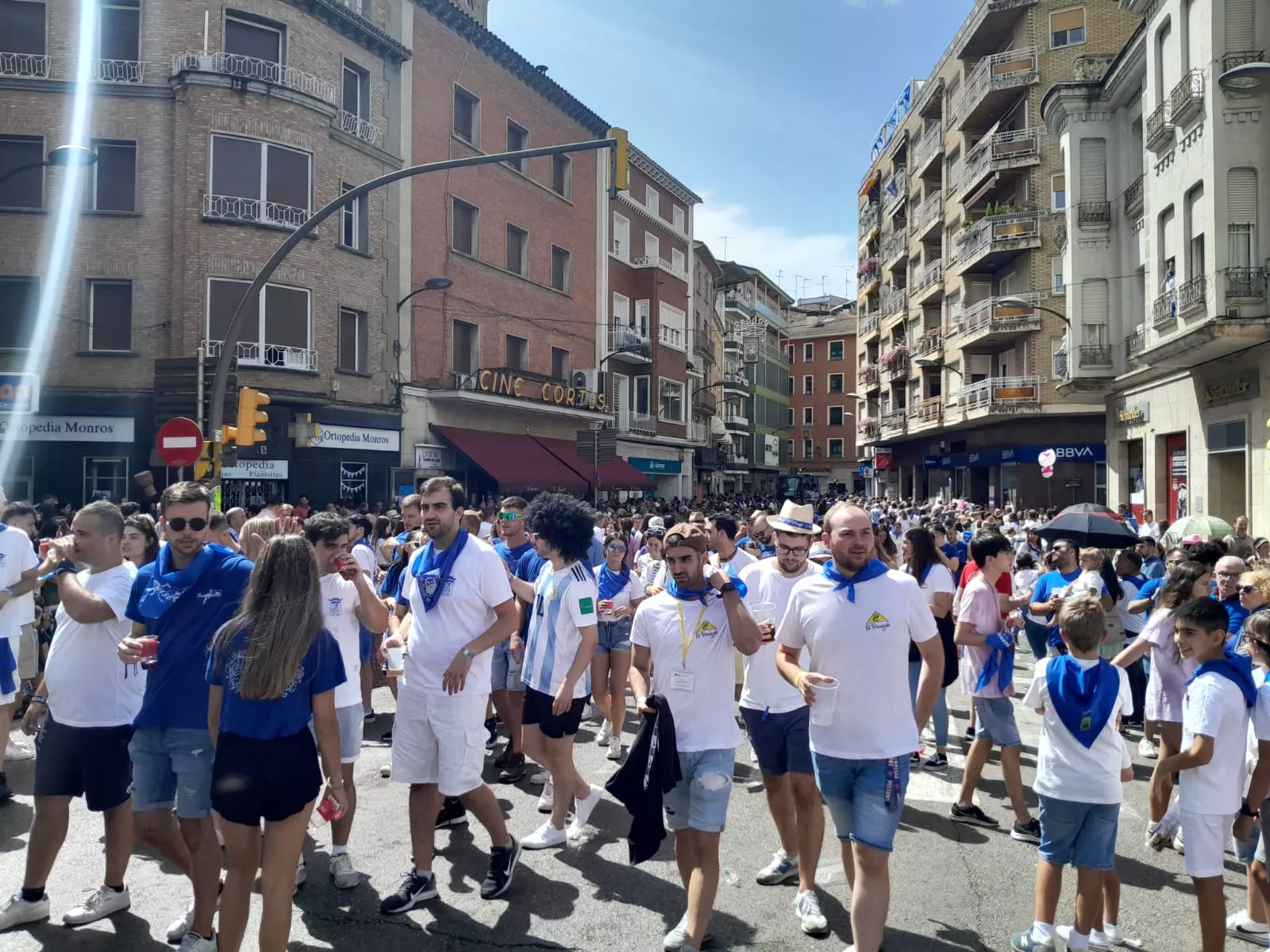Arrancan las fiestas en Barbastro con el cohete y la cabalgata.