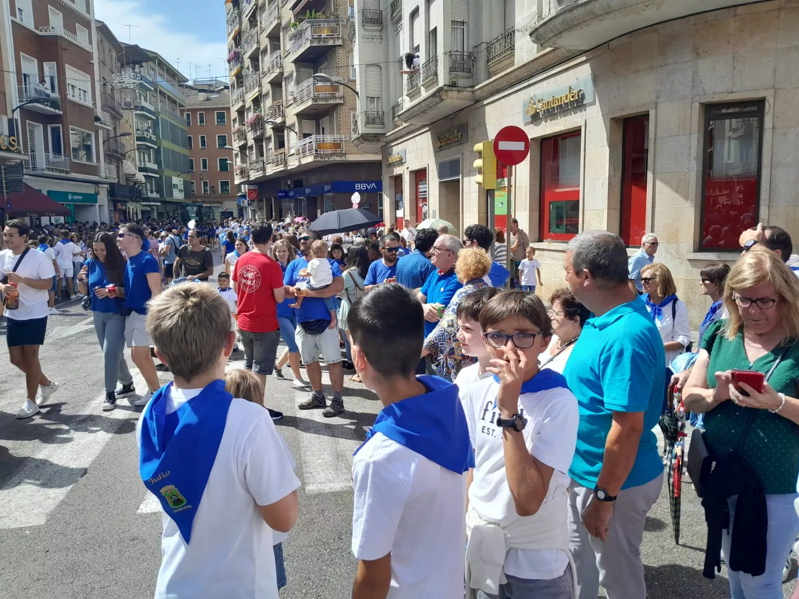 Arrancan las fiestas en Barbastro con el cohete y la cabalgata.