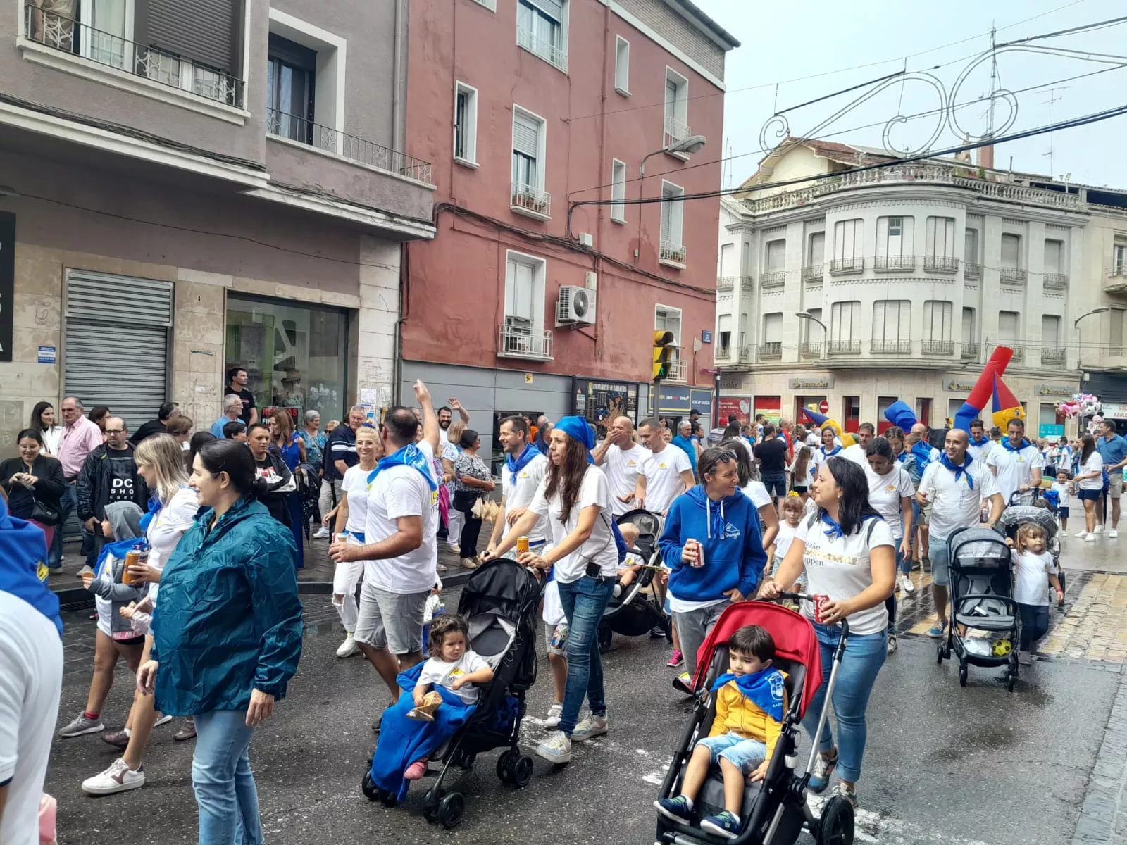 Arrancan las fiestas en Barbastro con el cohete y la cabalgata.
