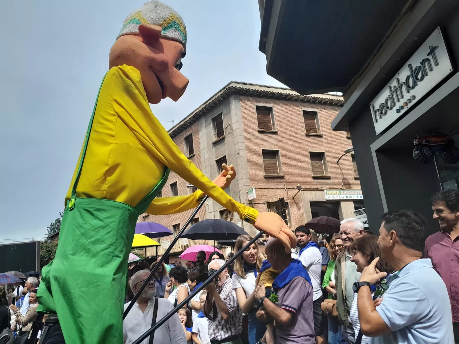 Arrancan las fiestas en Barbastro con el cohete y la cabalgata.