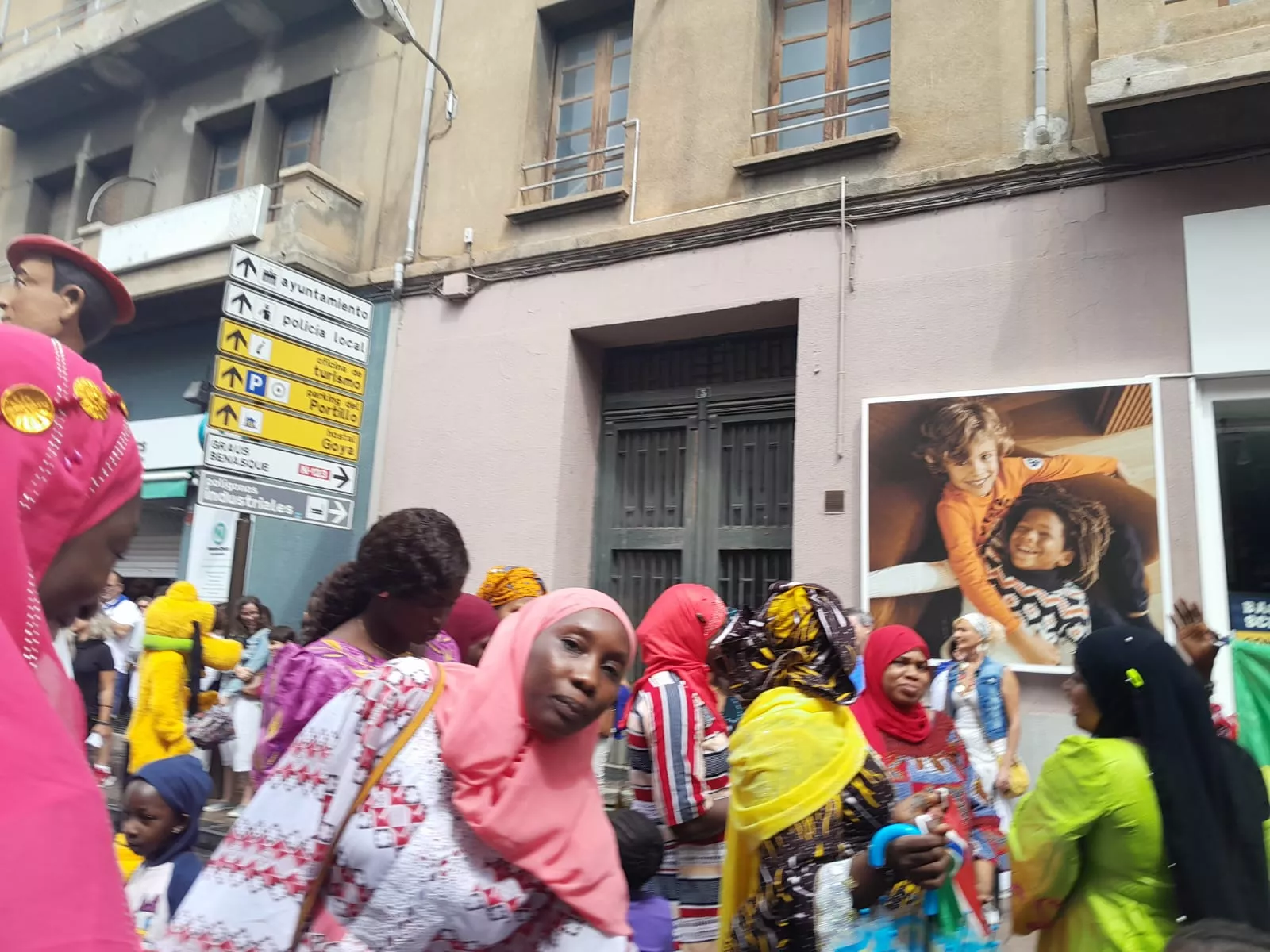 Arrancan las fiestas en Barbastro con el cohete y la cabalgata.