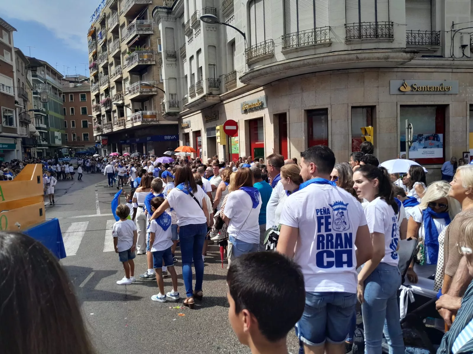Arrancan las fiestas en Barbastro con el cohete y la cabalgata.