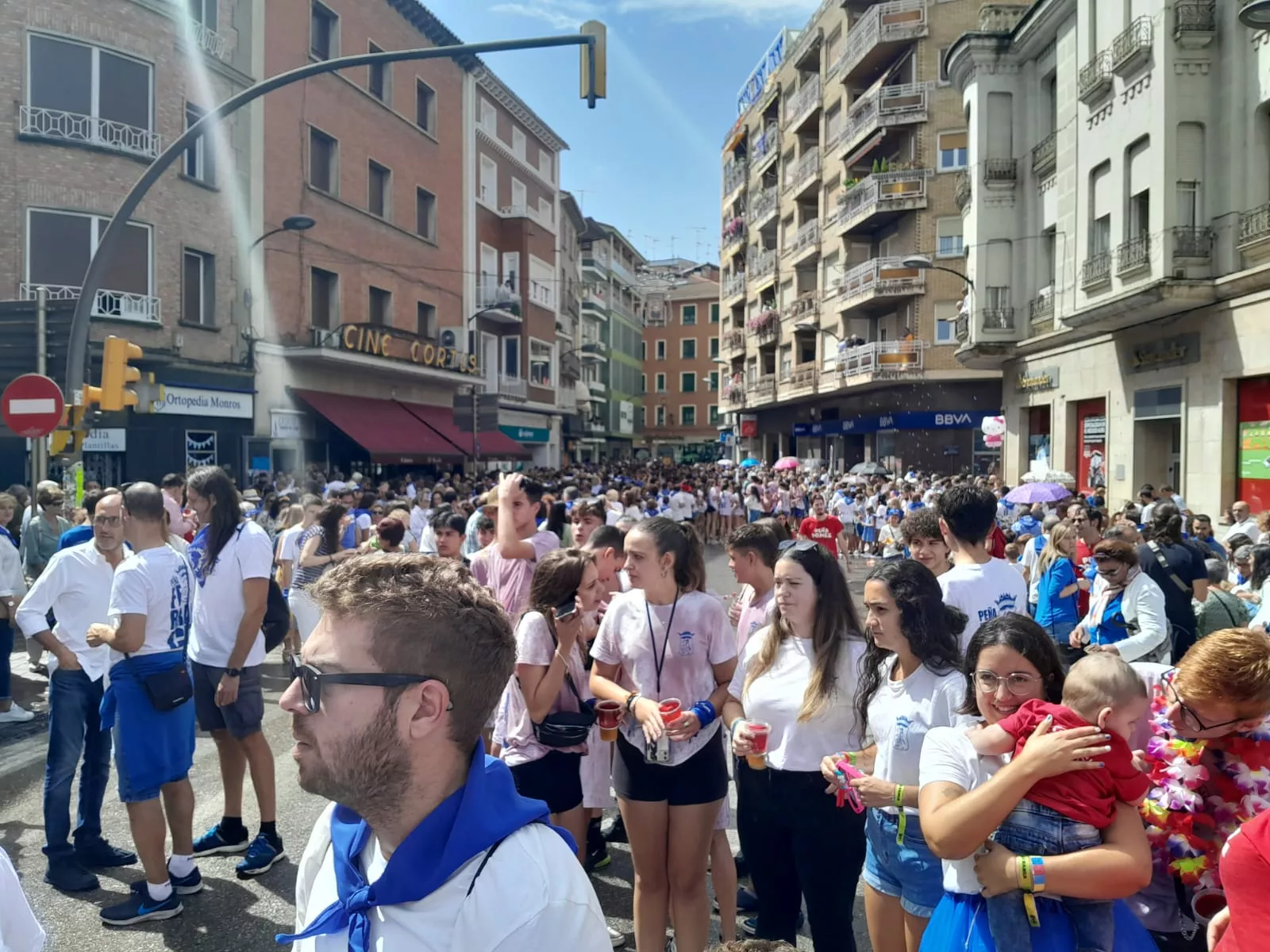 Arrancan las fiestas en Barbastro con el cohete y la cabalgata.
