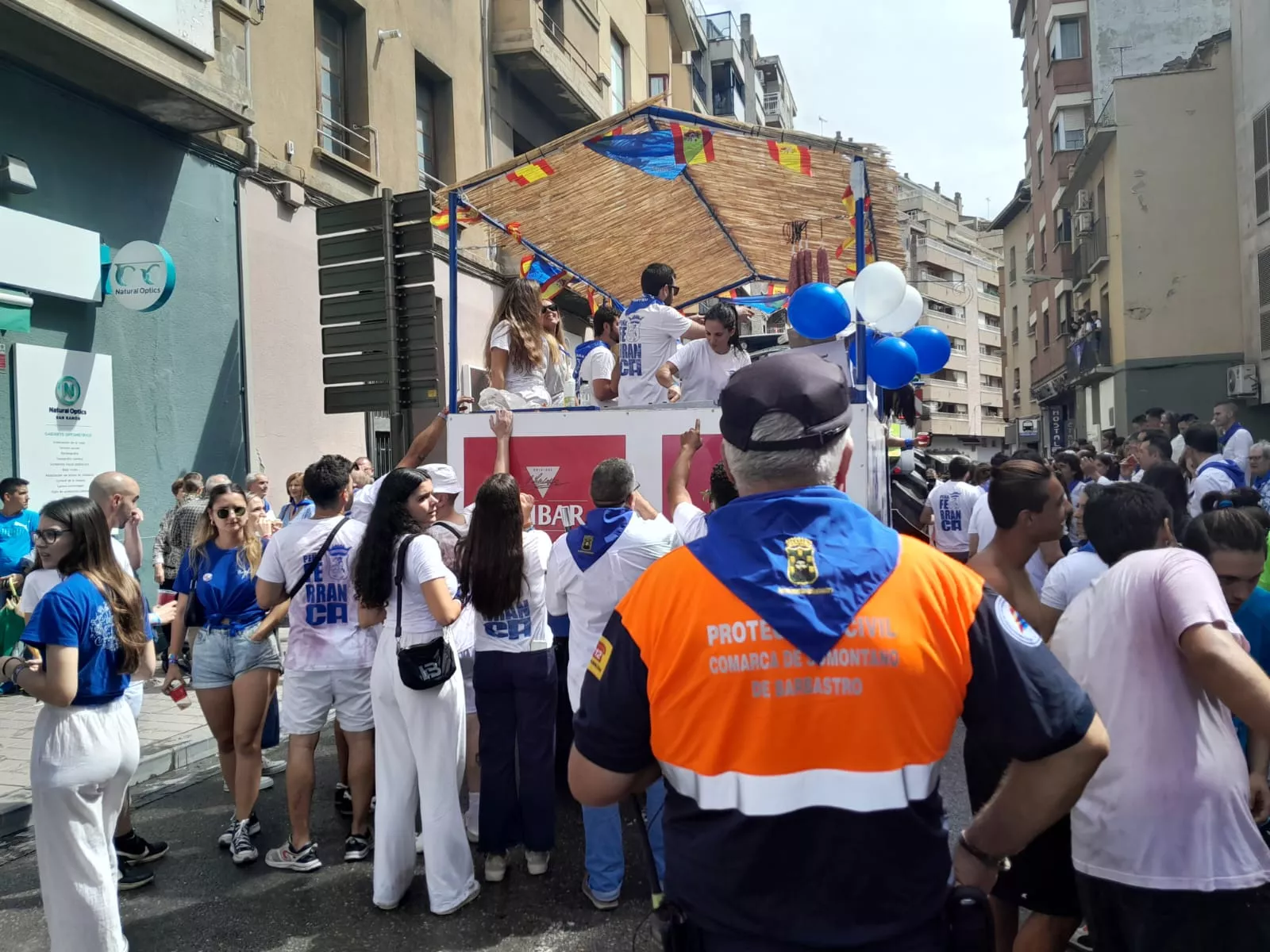 Arrancan las fiestas en Barbastro con el cohete y la cabalgata.