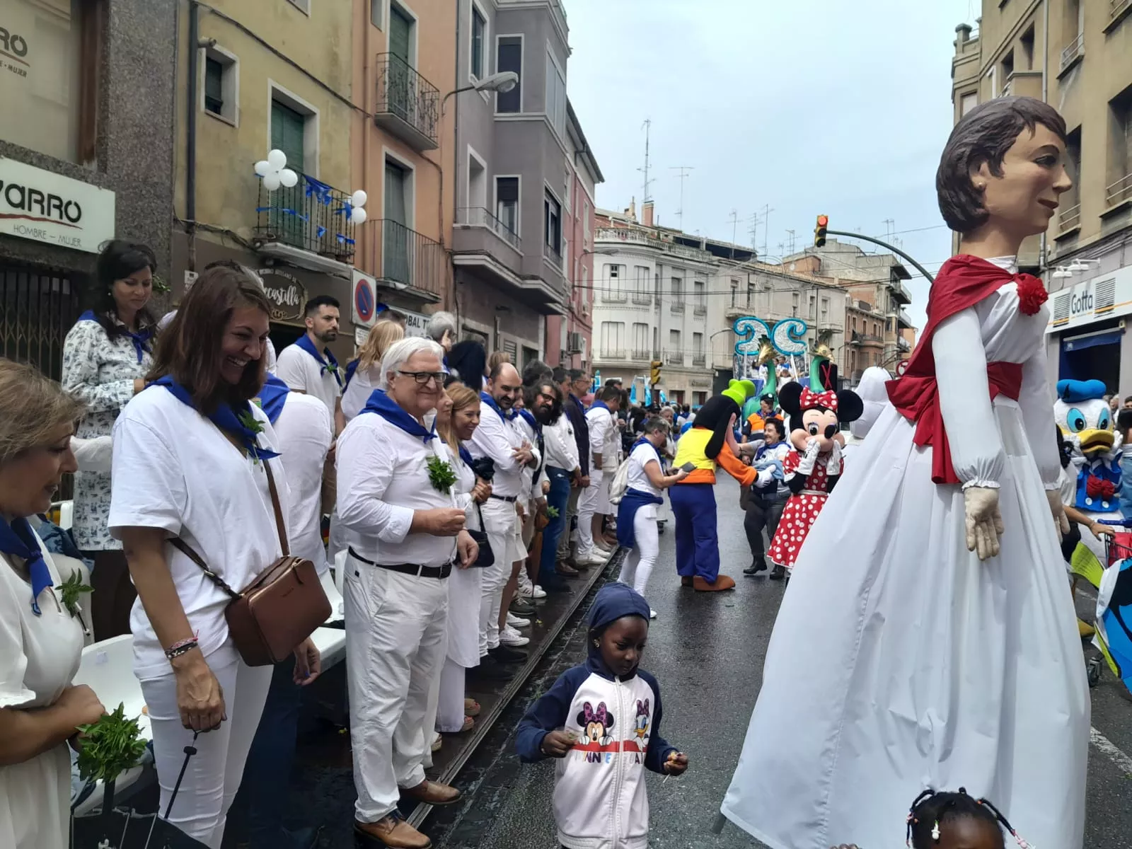 Arrancan las fiestas en Barbastro con el cohete y la cabalgata.