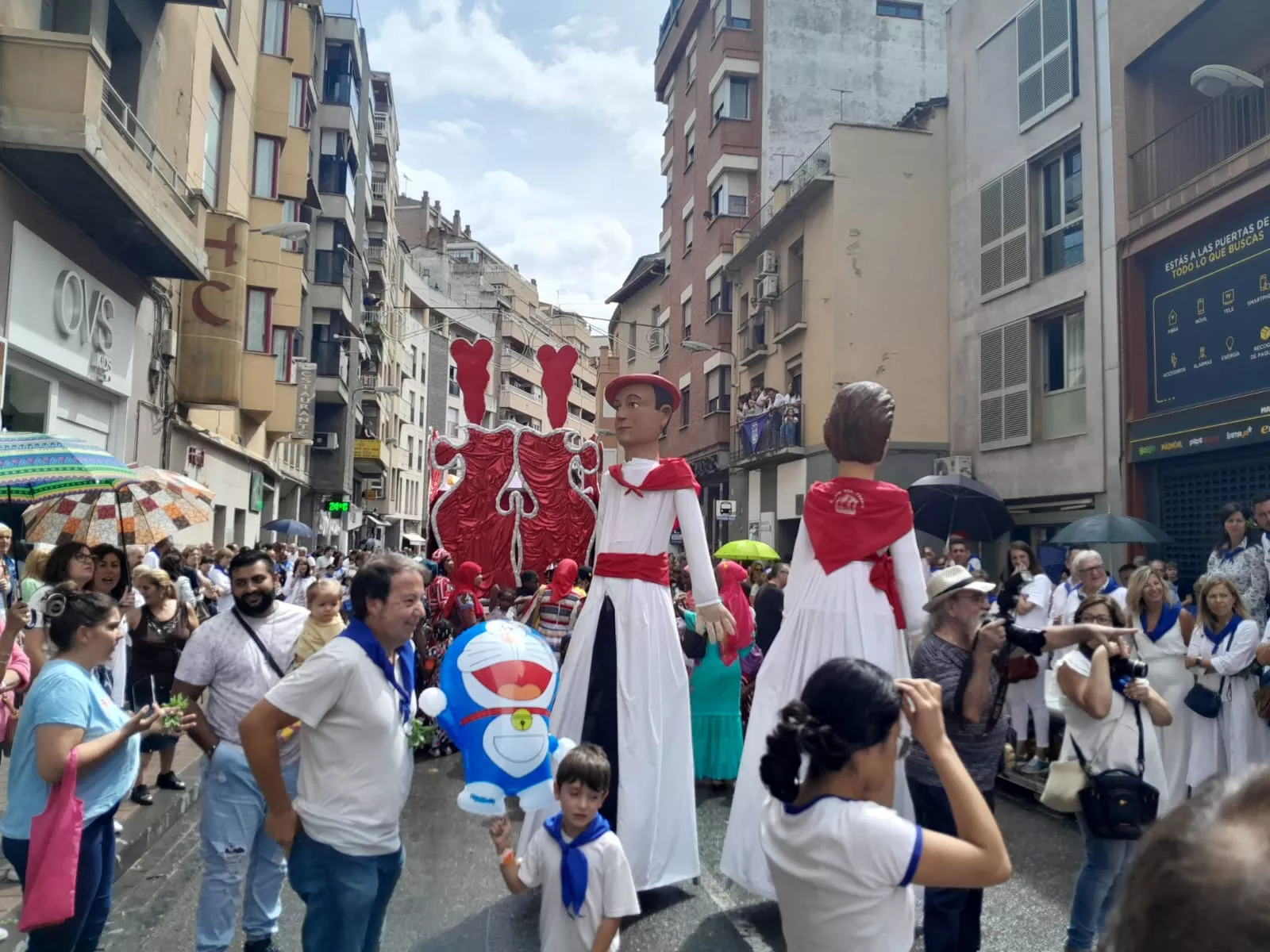 Arrancan las fiestas en Barbastro con el cohete y la cabalgata.
