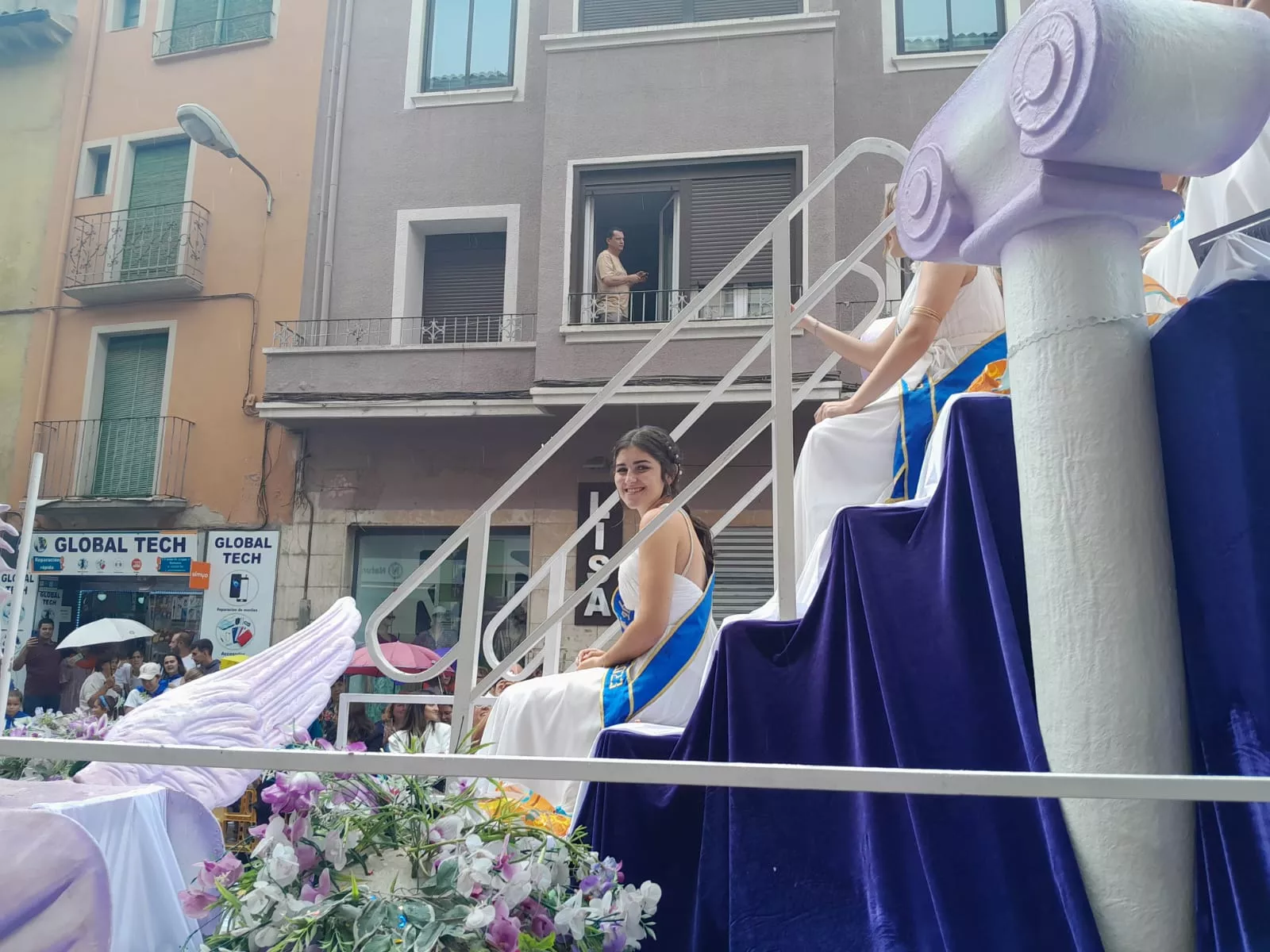 Arrancan las fiestas en Barbastro con el cohete y la cabalgata.