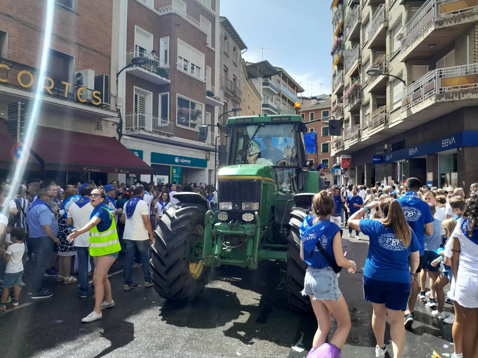 Arrancan las fiestas en Barbastro con el cohete y la cabalgata.