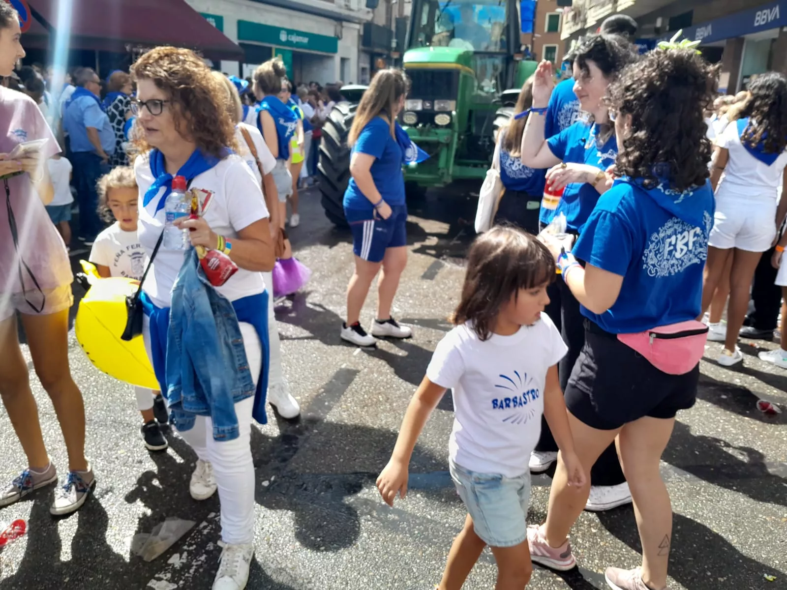 Arrancan las fiestas en Barbastro con el cohete y la cabalgata.