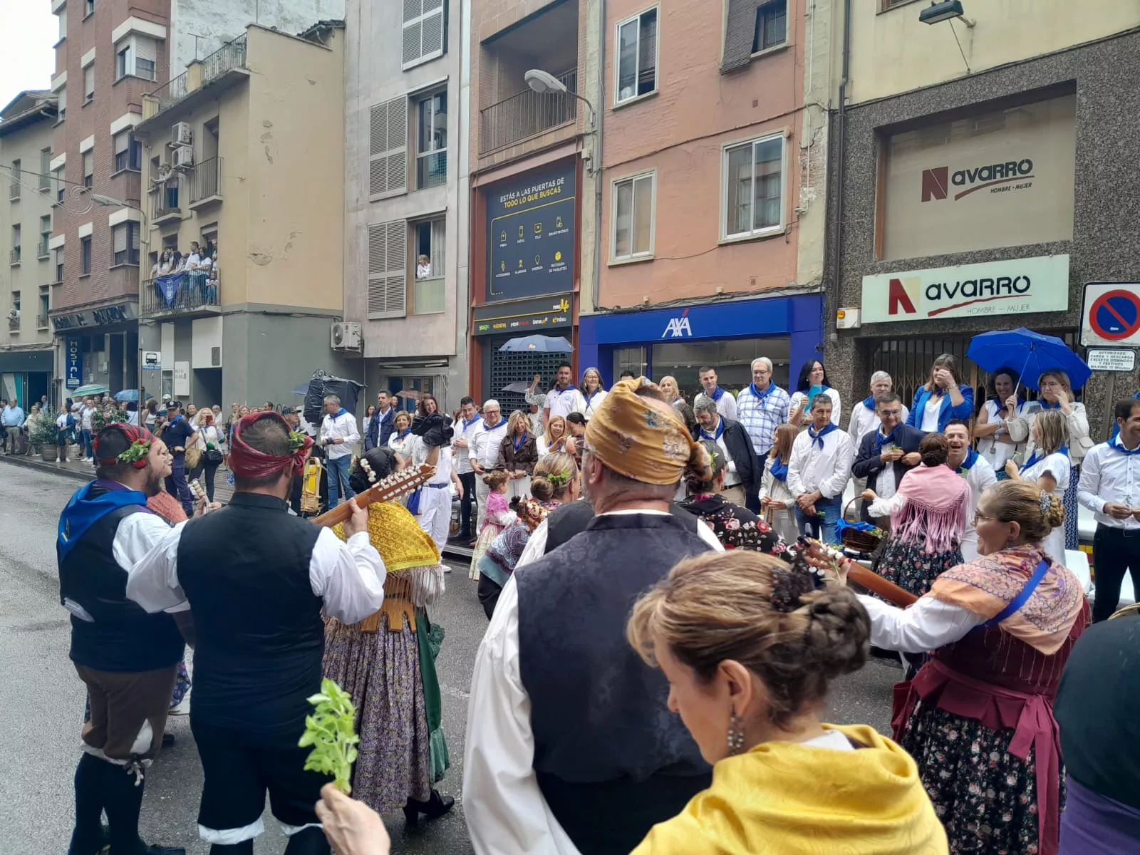 Arrancan las fiestas en Barbastro con el cohete y la cabalgata.