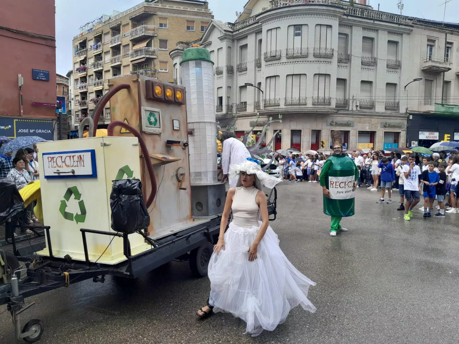 Arrancan las fiestas en Barbastro con el cohete y la cabalgata.