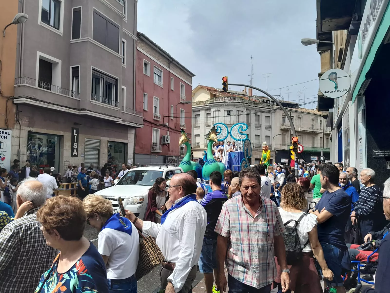 Arrancan las fiestas en Barbastro con el cohete y la cabalgata.