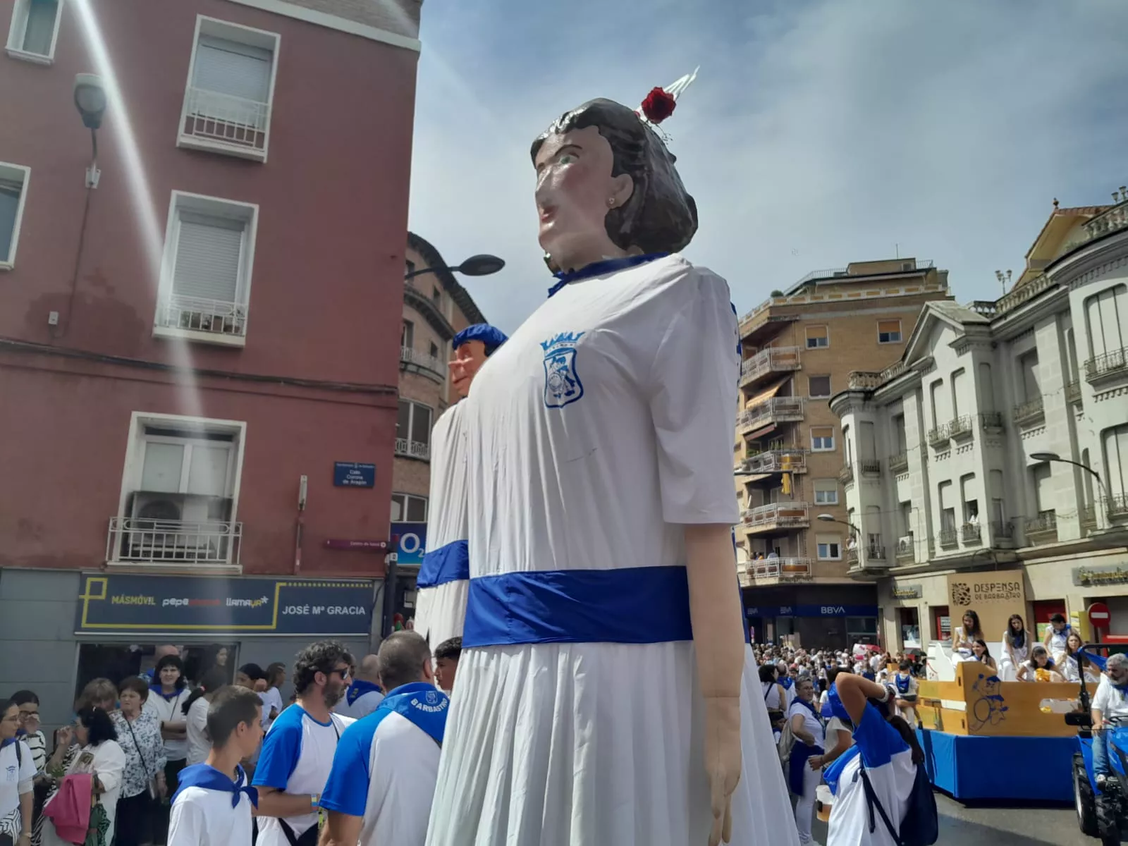 Arrancan las fiestas en Barbastro con el cohete y la cabalgata.