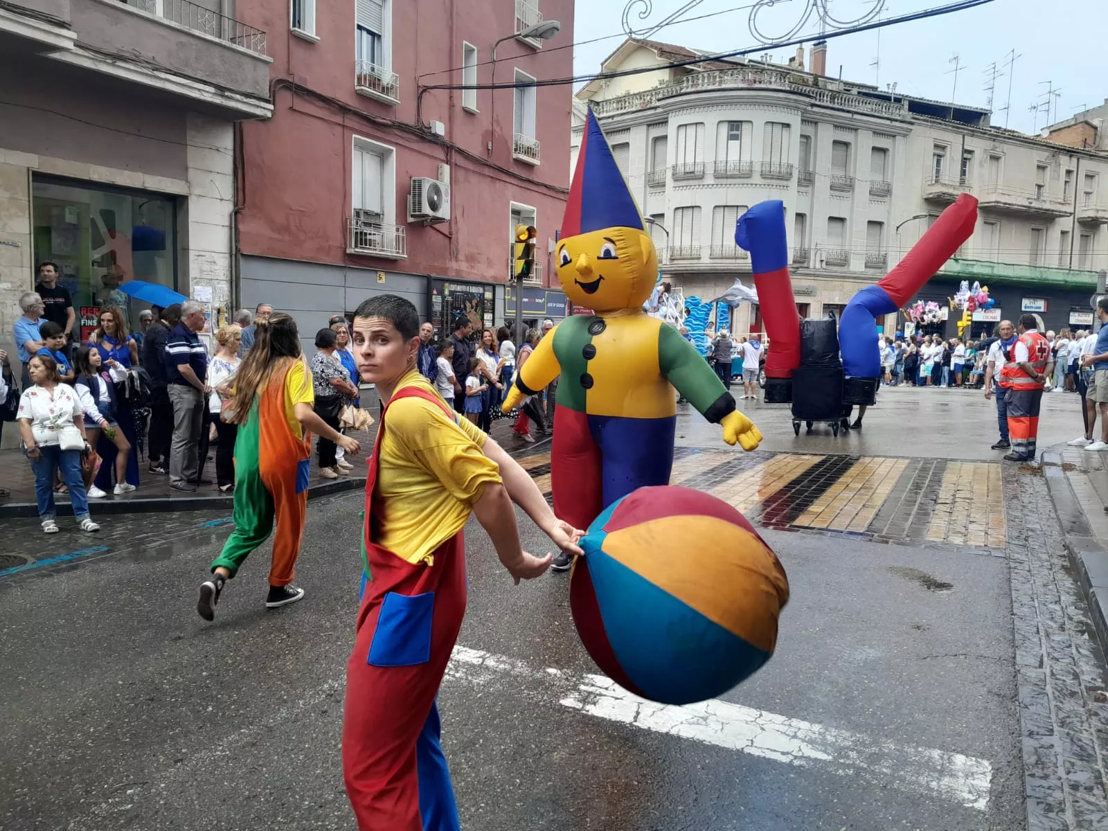 Arrancan las fiestas en Barbastro con el cohete y la cabalgata.