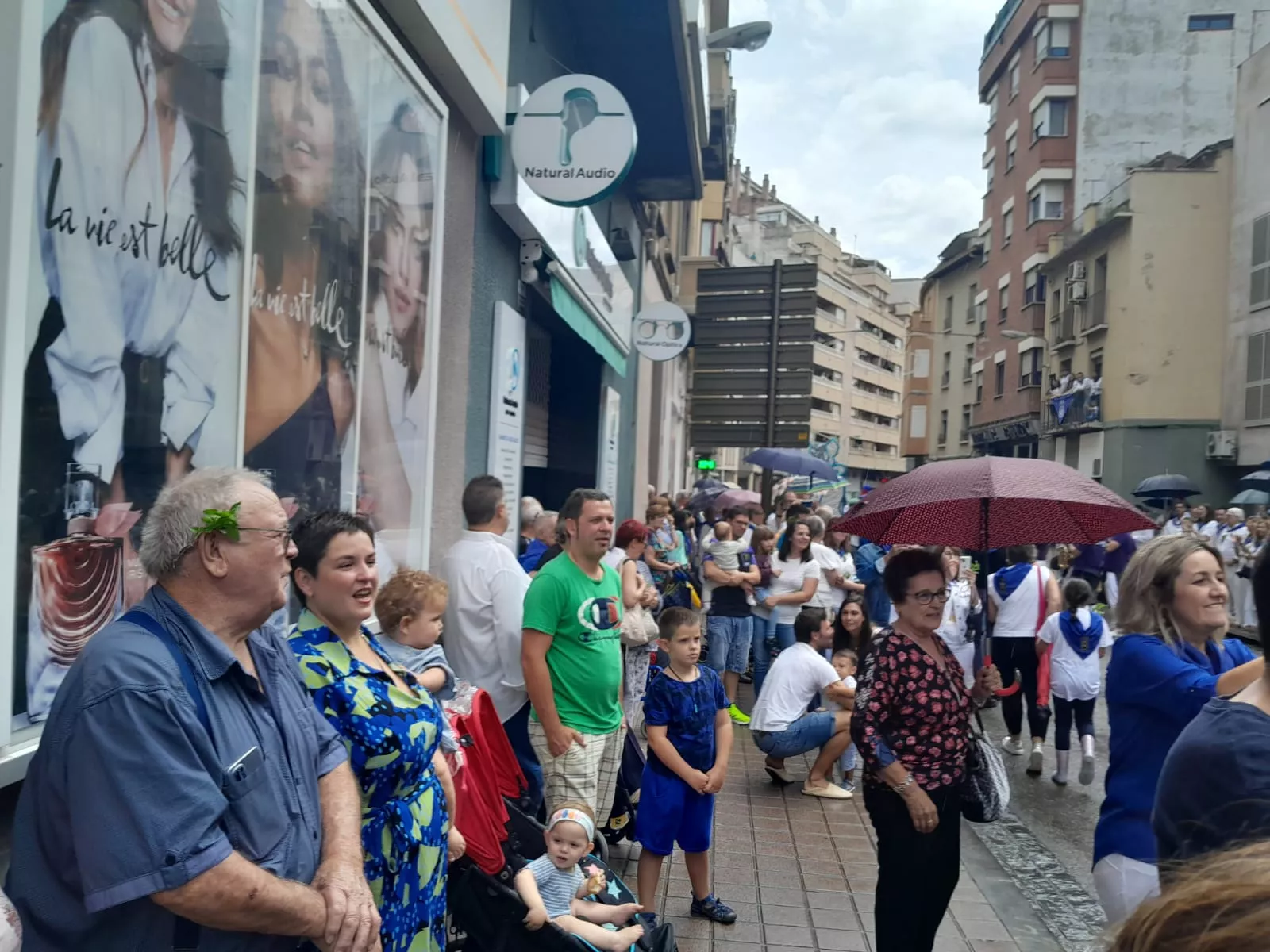 Arrancan las fiestas en Barbastro con el cohete y la cabalgata.