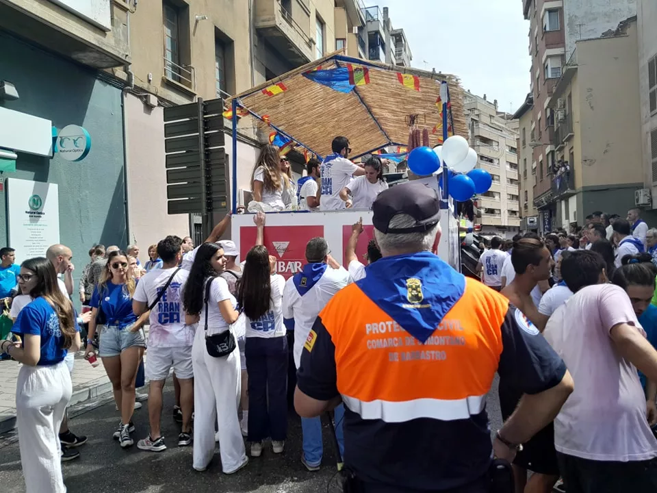Arrancan las fiestas en Barbastro con el cohete y la cabalgata.