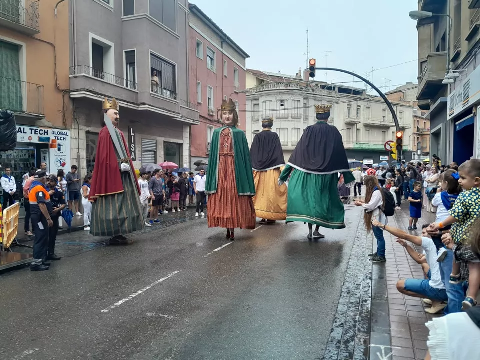 Arrancan las fiestas en Barbastro con el cohete y la cabalgata.