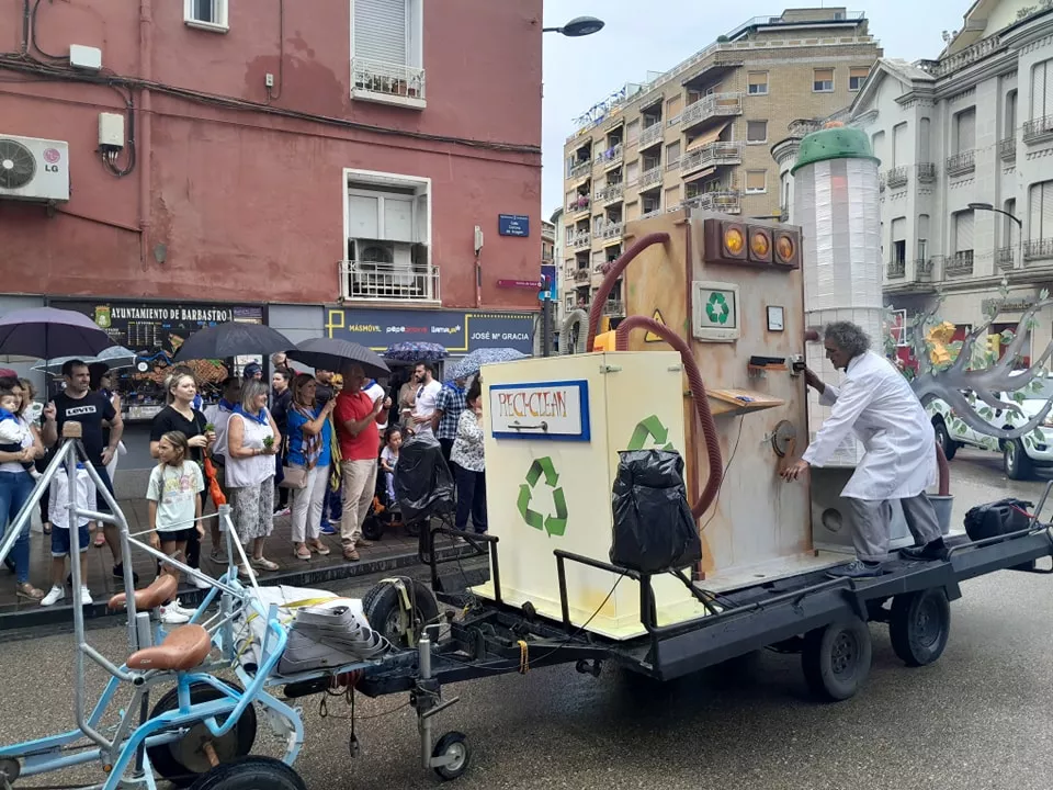 Arrancan las fiestas en Barbastro con el cohete y la cabalgata.