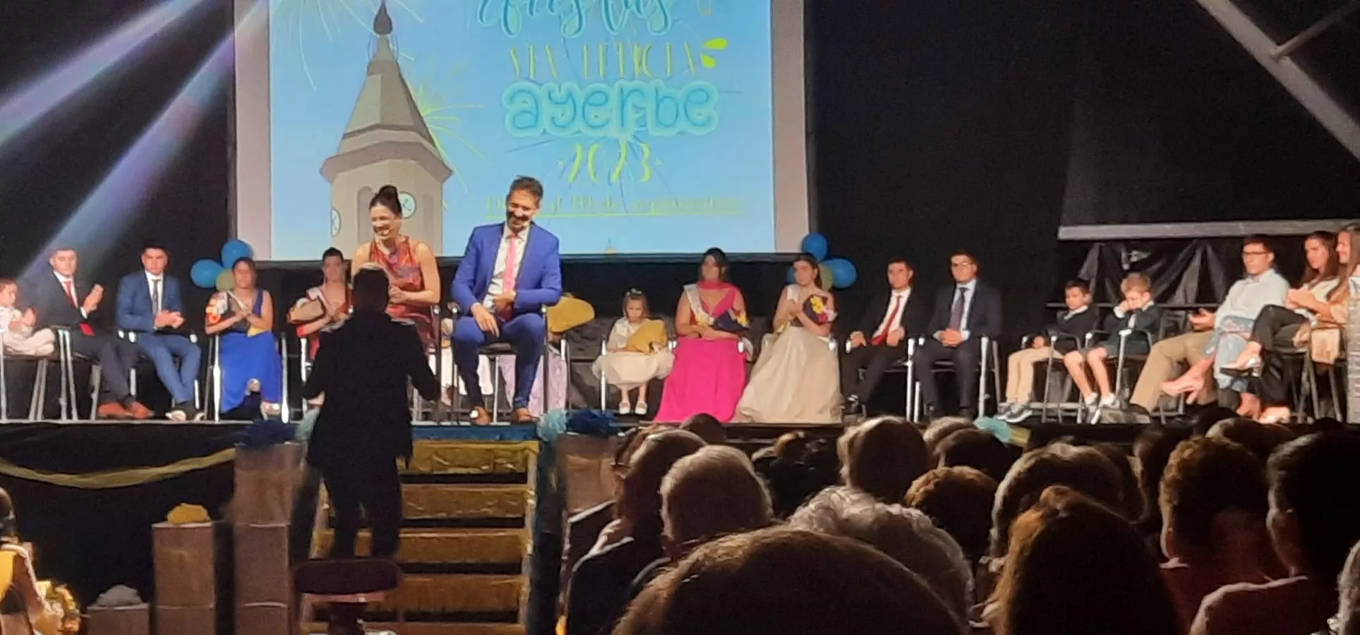 Gala de presentación de las Presidentas y Reinas Infantiles de Ayerbe.