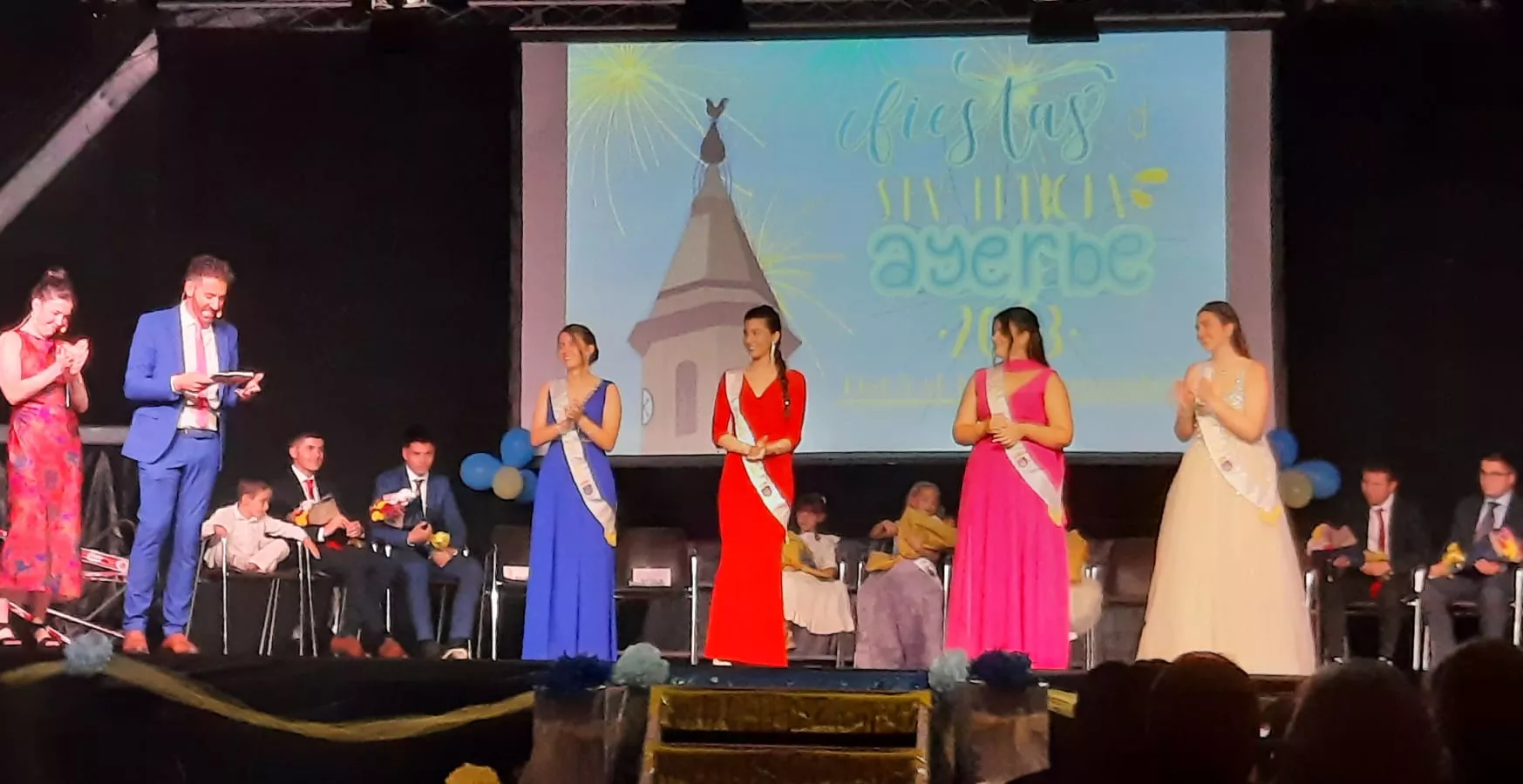 Gala de presentación de las Presidentas y Reinas Infantiles de Ayerbe.