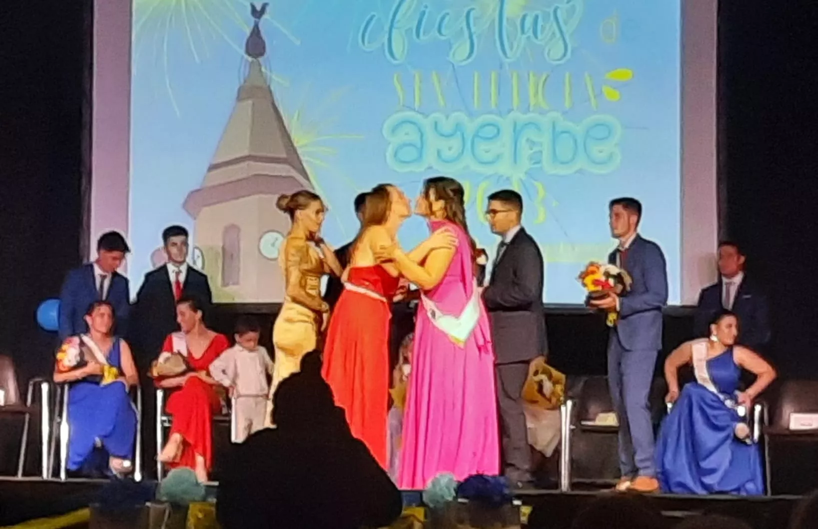 Gala de presentación de las Presidentas y Reinas Infantiles de Ayerbe.