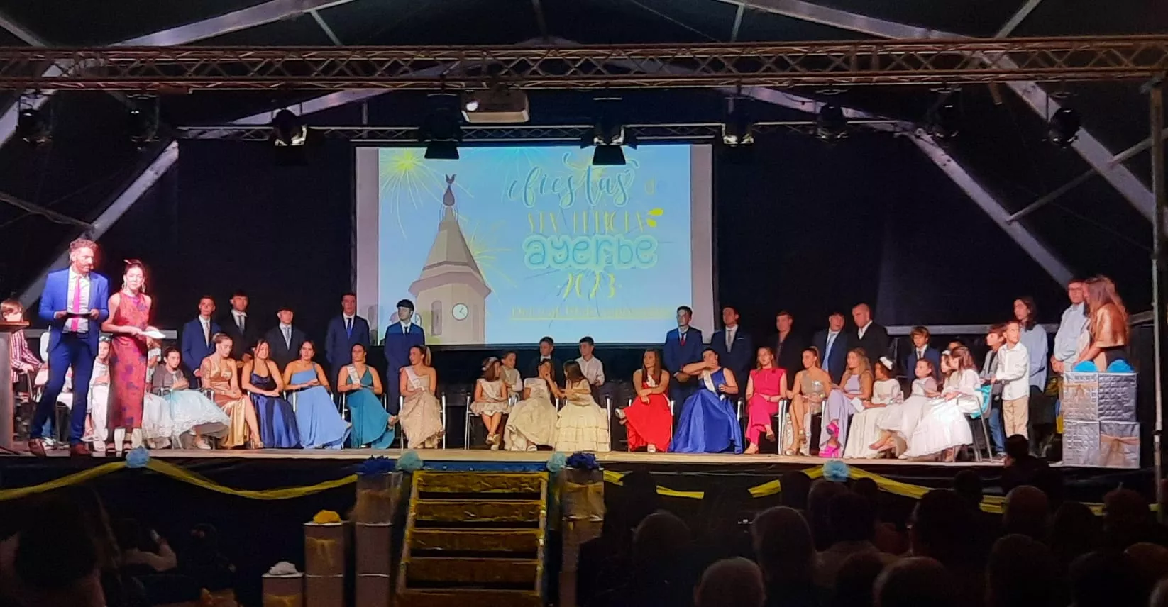 Gala de presentación de las Presidentas y Reinas Infantiles de Ayerbe.