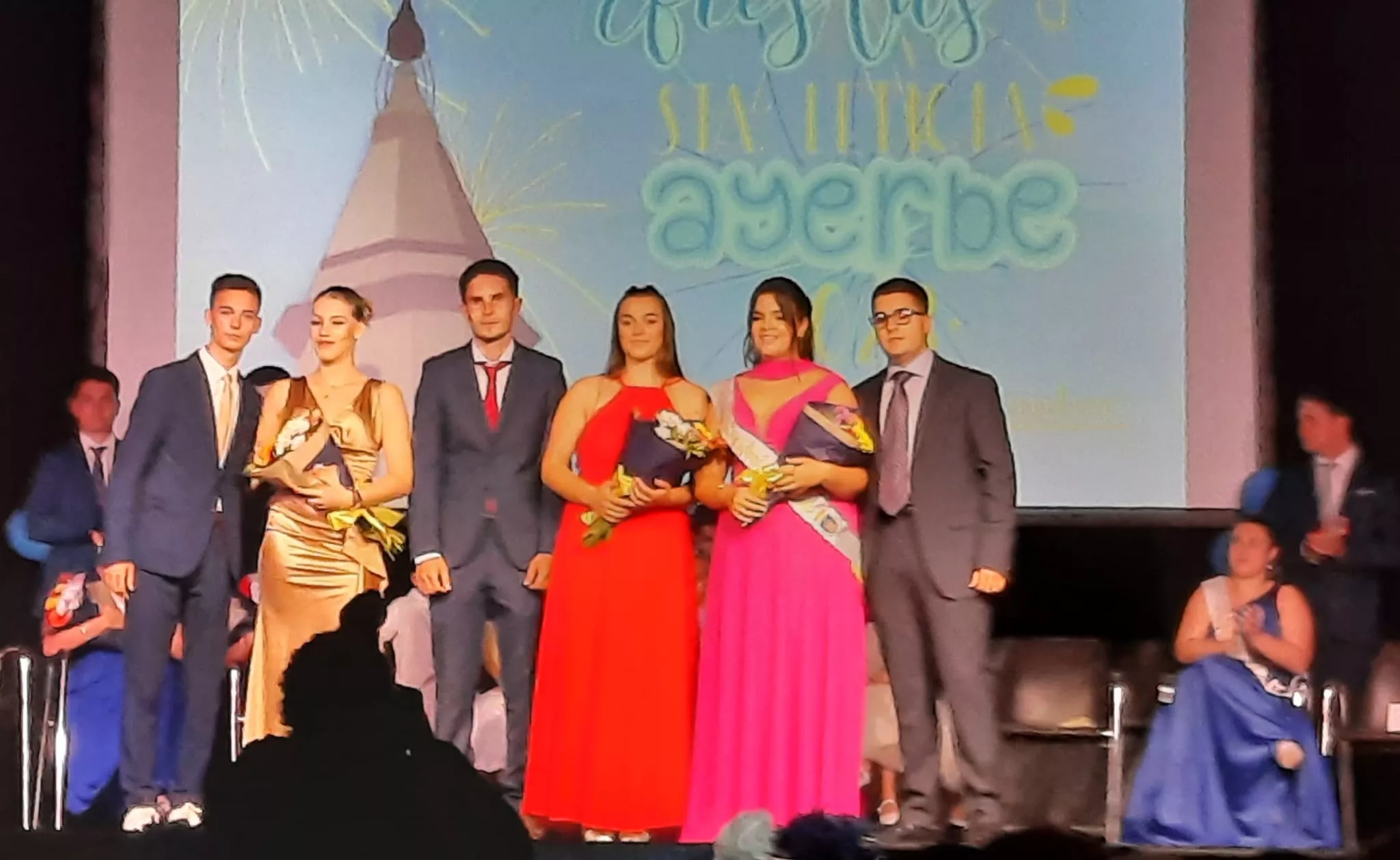 Gala de presentación de las Presidentas y Reinas Infantiles de Ayerbe.