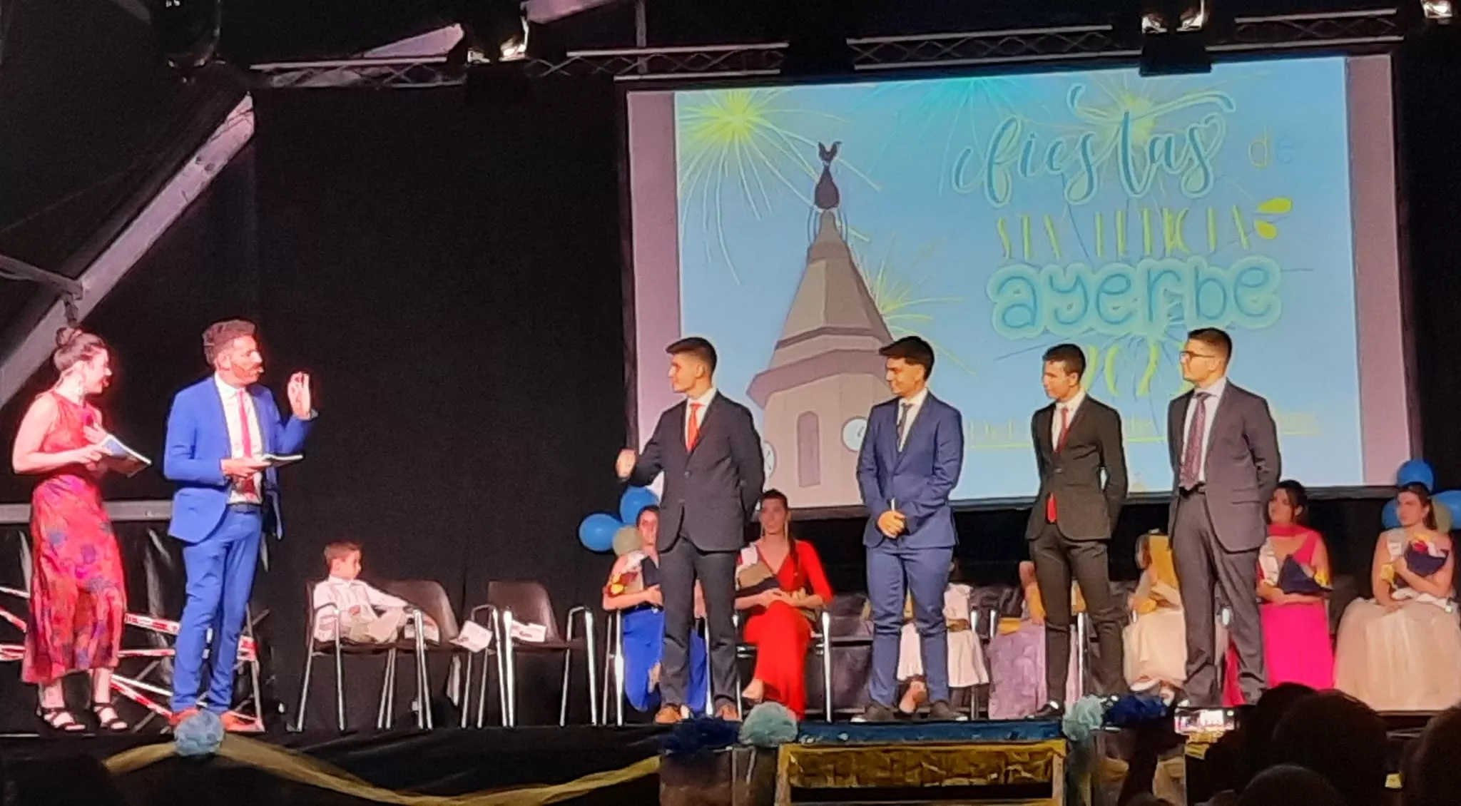 Gala de presentación de las Presidentas y Reinas Infantiles de Ayerbe.