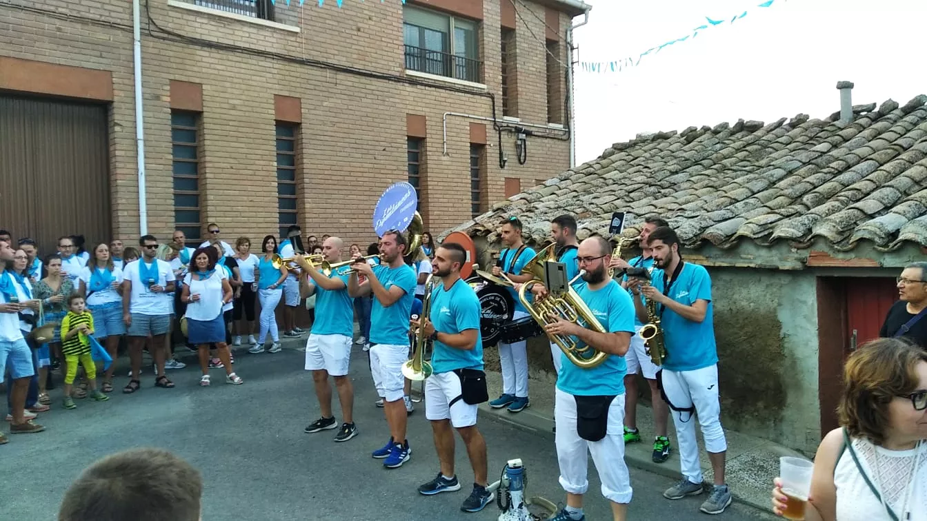 Ronda de Peñas en las fiestas de San Antolín de Sariñena.