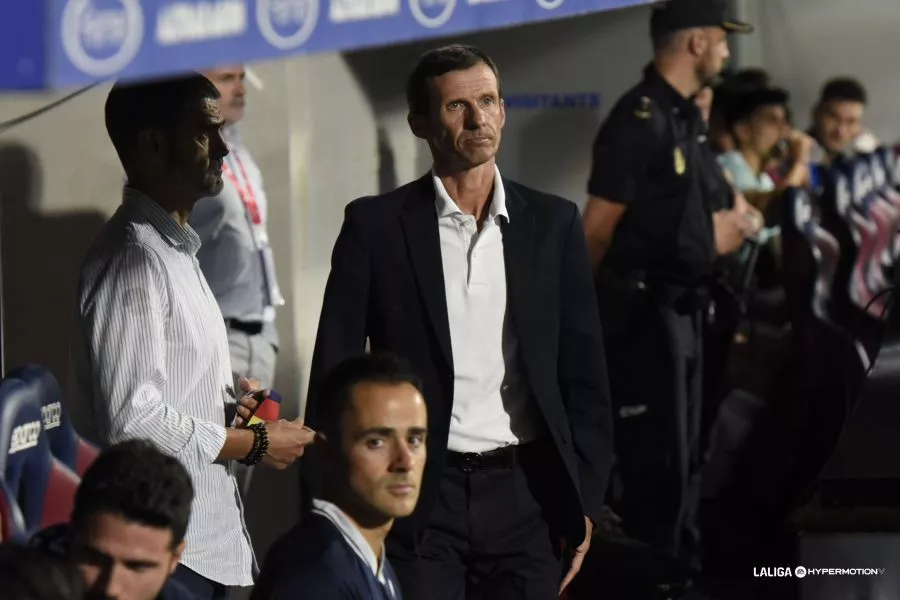 Cuco Ziganda, entrenador del Huesca, prepara el partido ante el Alcorcón. Foto LaLiga