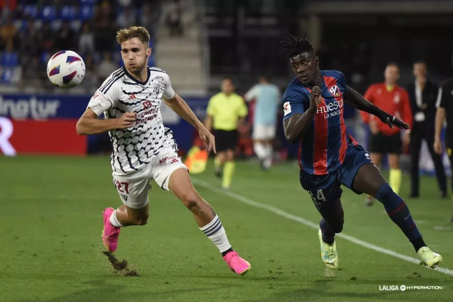 Samuel Obeng, de las pocas alegrías en el Huesca de las restas.