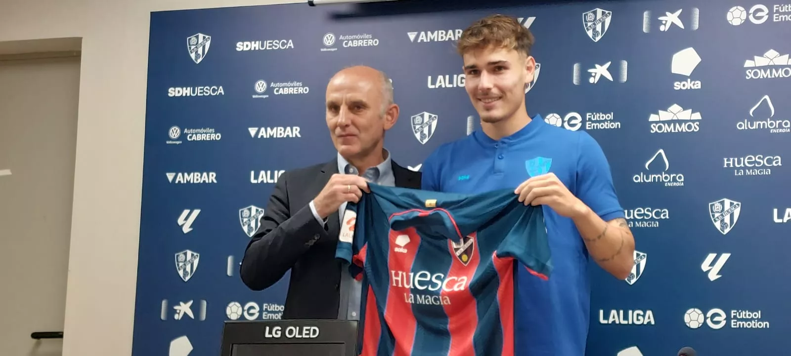 Presentación de Hugo Vallejo por Ángel Martín González.