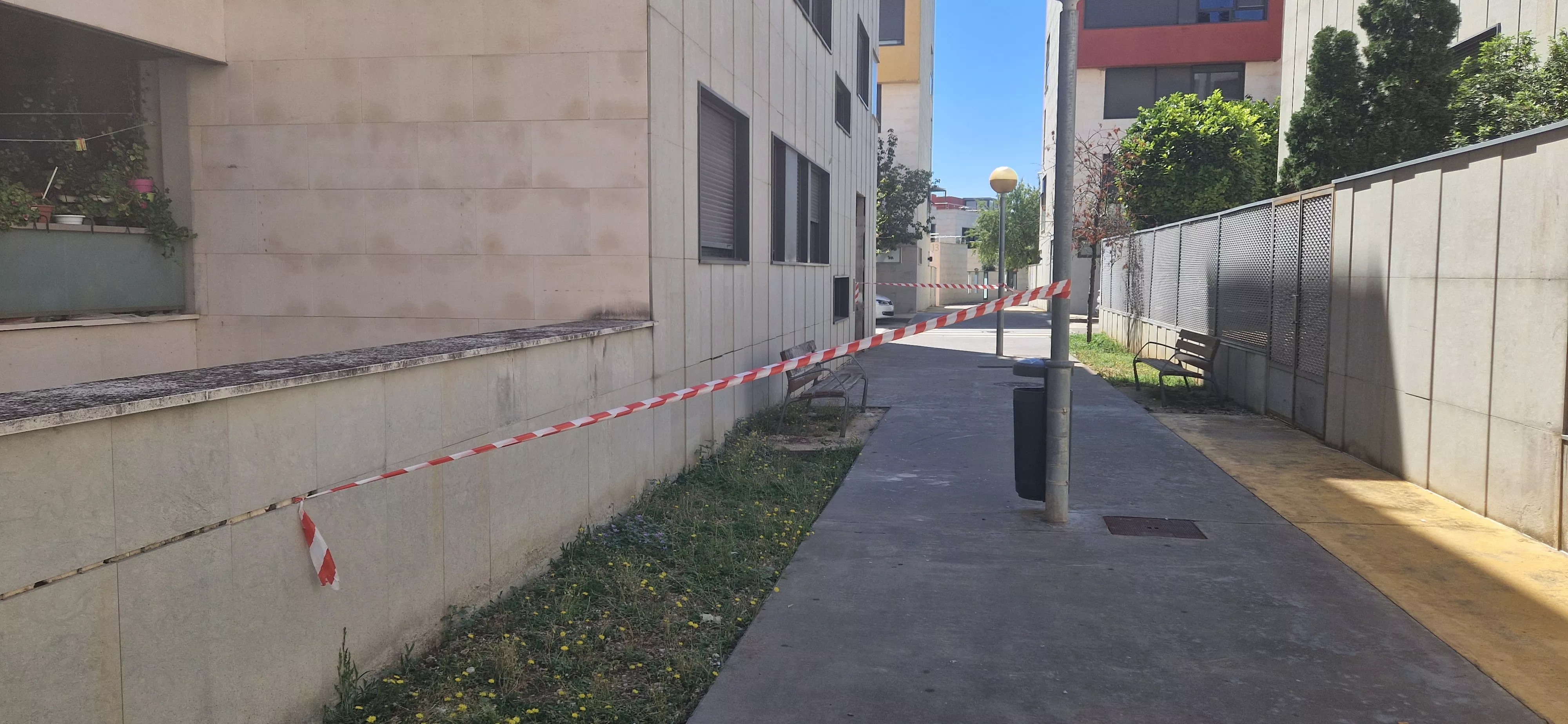Edificio afectado en una calle en el entorno del Parque Padre Querbes. Foto Myriam Martínez